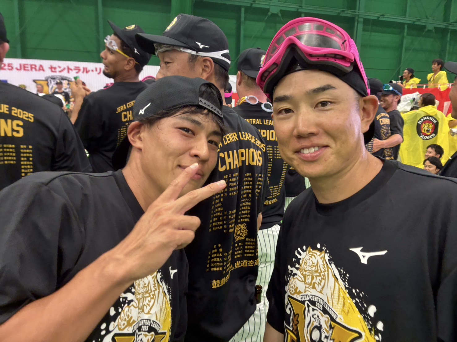 島田選手の表情に注目です・・・！ お待ちかねのビールかけ！⑥ #虎