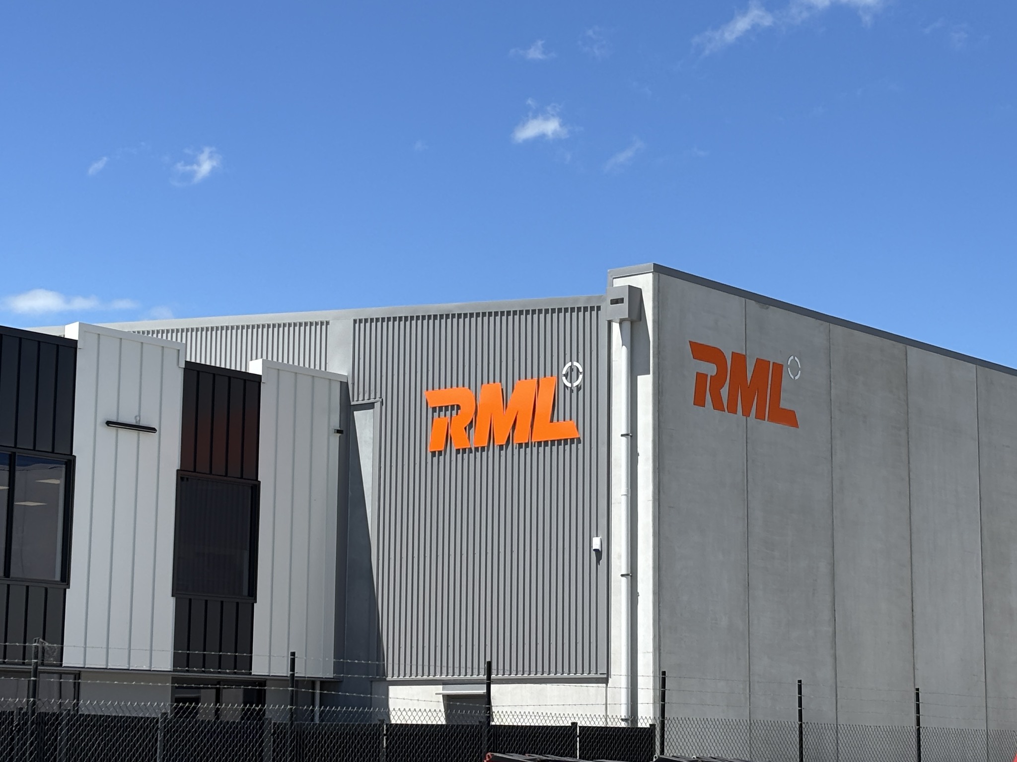 NZ - Bold commercial building branding for RML, Hamilton 🟠 # ...
