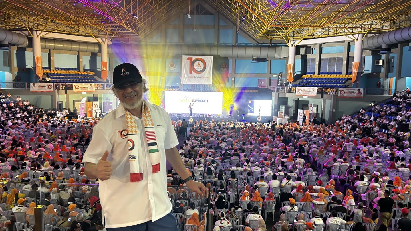 Khalid - Dari gelaran parti nyamuk ke sedekad usia. Bermacam label dan ...
