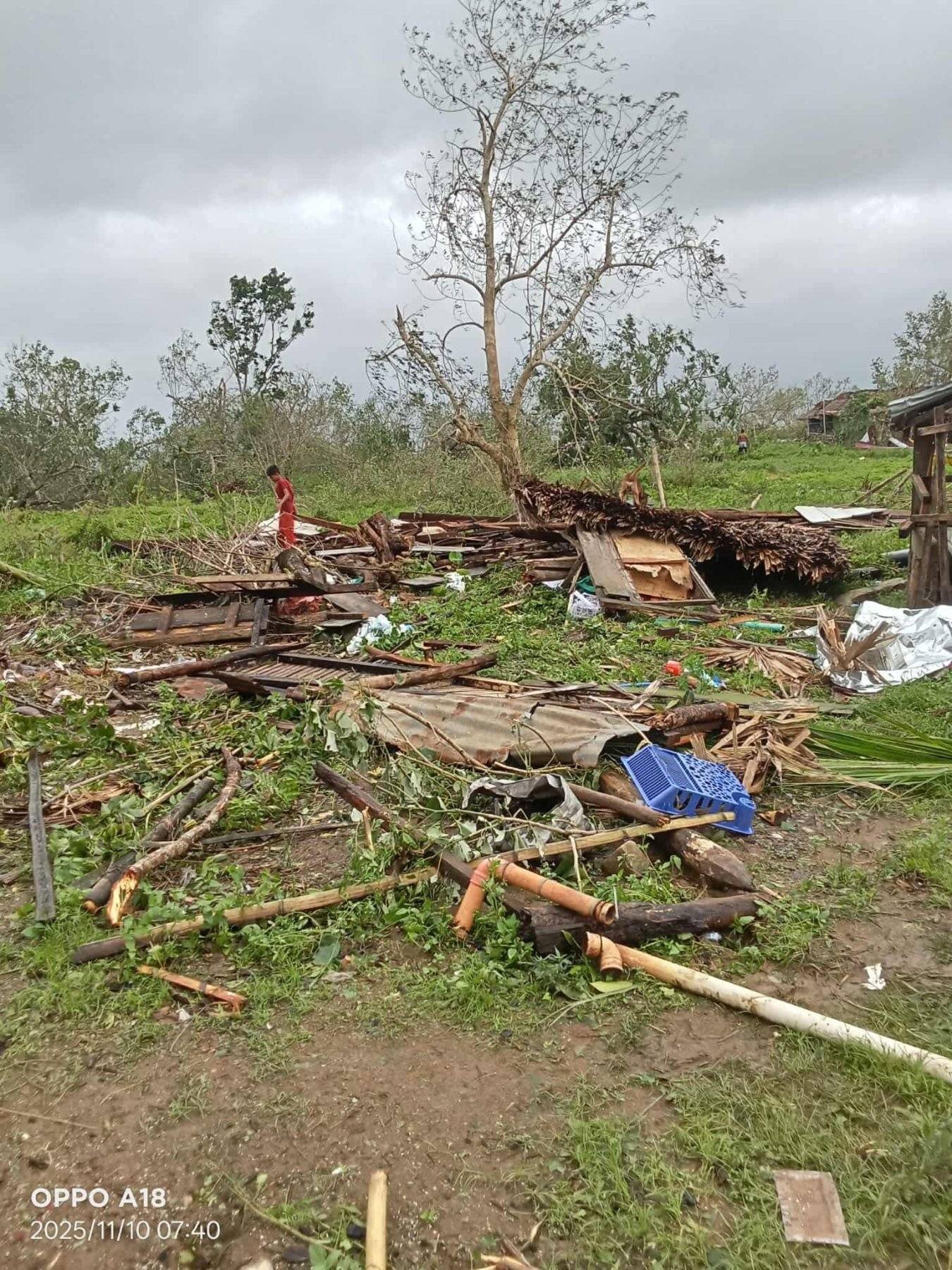 TV - Labis na nasalanta ang sentrong paaralan ng mga Agta sa Casiguran ...