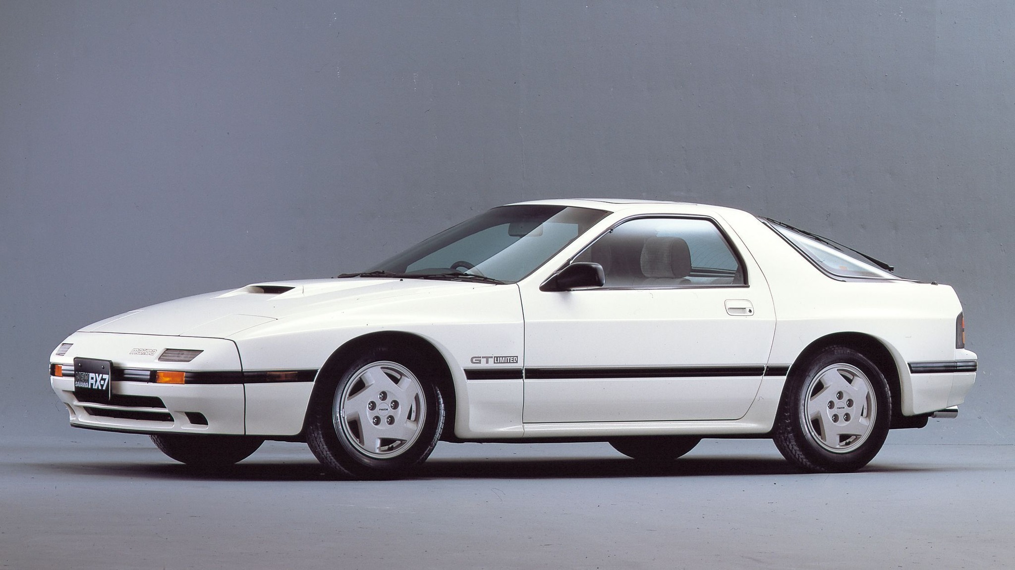 FC型「RX-7」（1985年登場）は'マツダのスポーツカーに対する“熱い