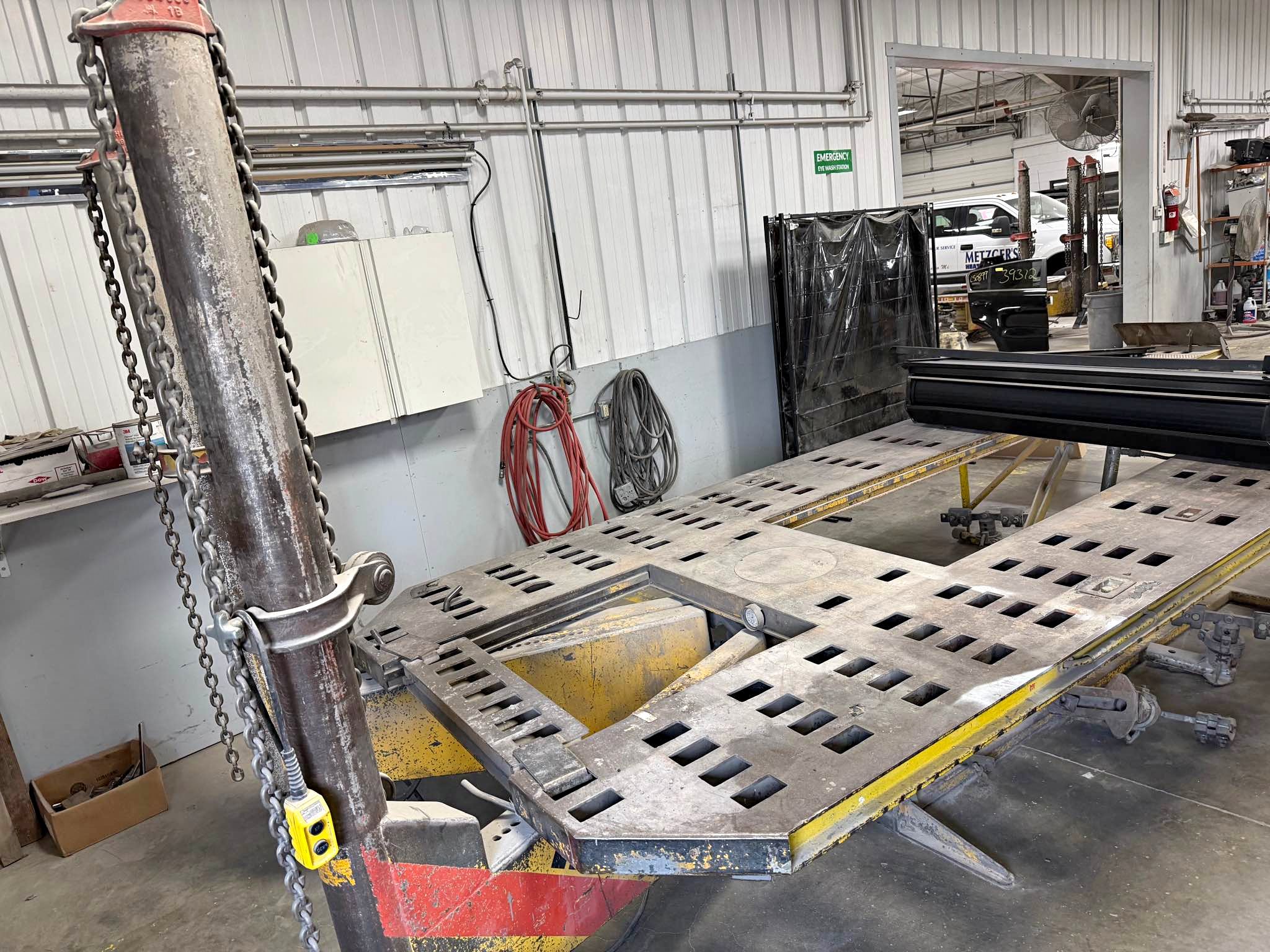 Chief EZ Liner Frame Machine - Weight Lifting Machines & Racks ...