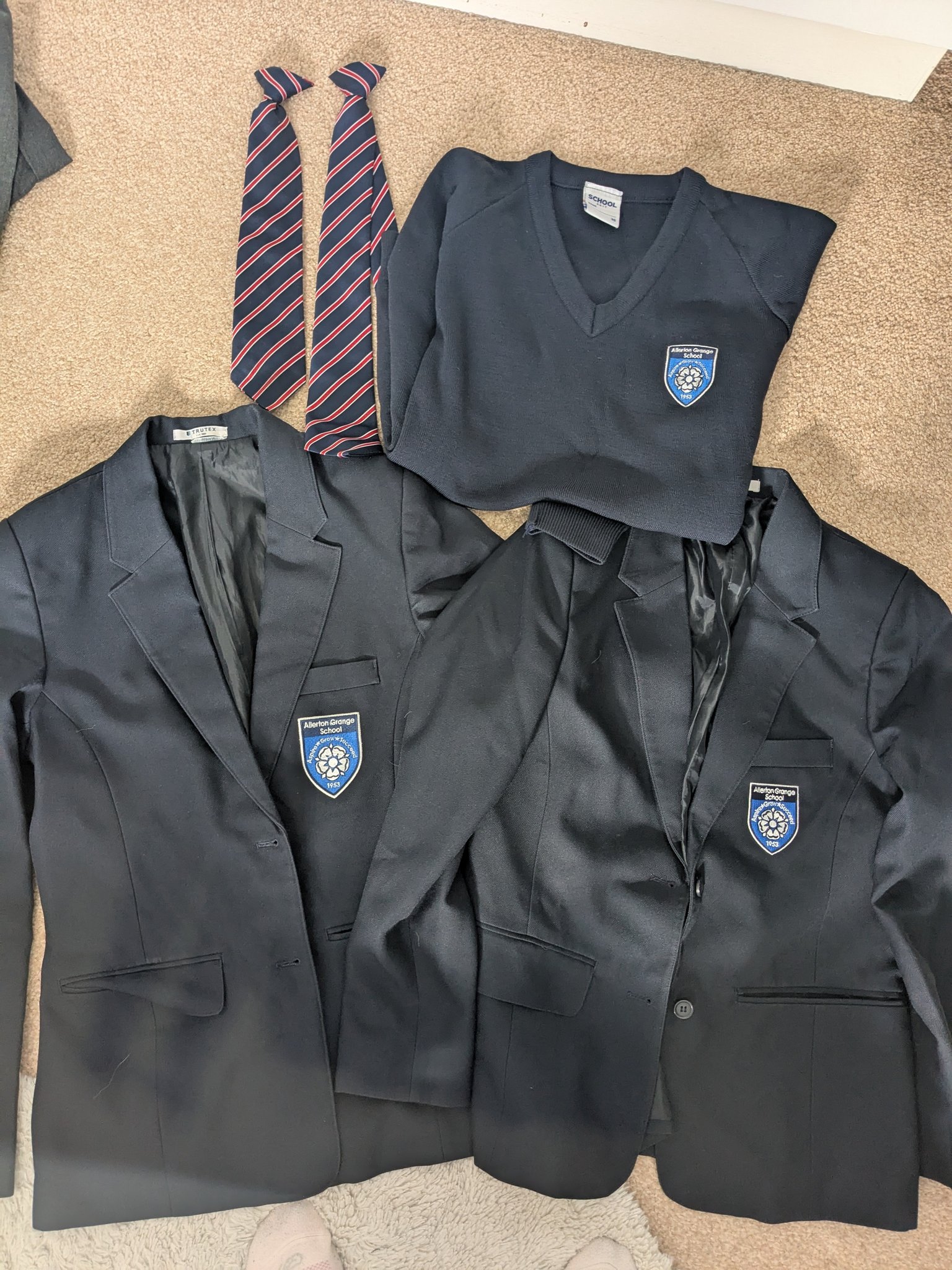 2allerton grange blazers size year 9/11 £5 for both Year 11 navy 