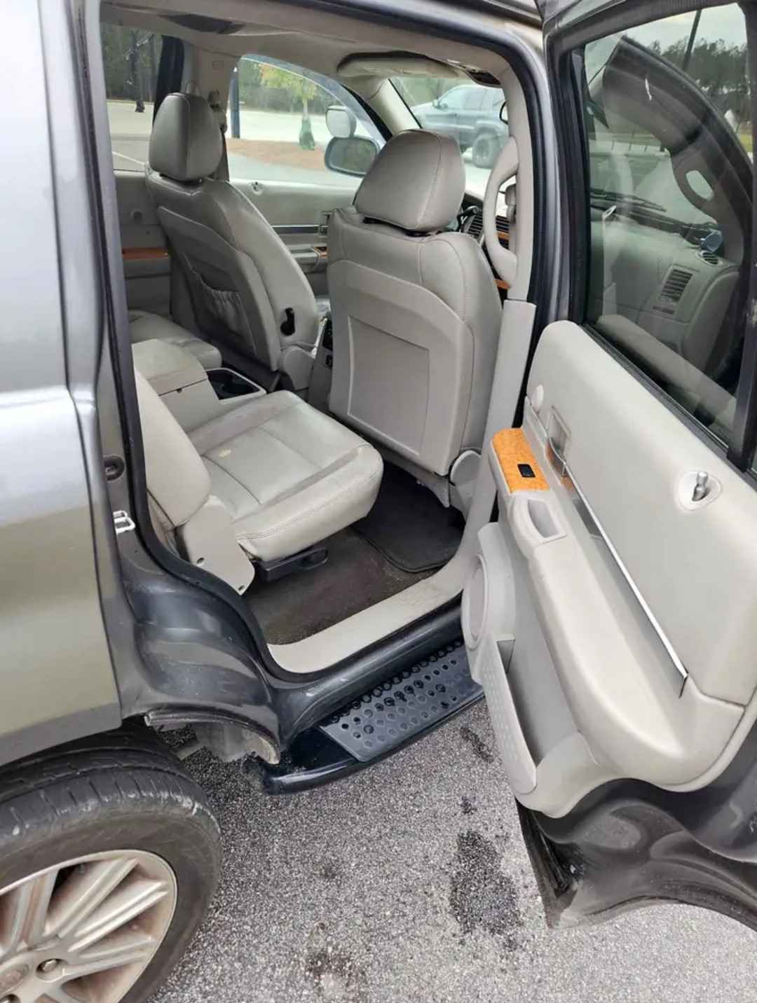 2007 Chrysler Aspen · Limited Sport Utility 4D - Car Interior Parts ...