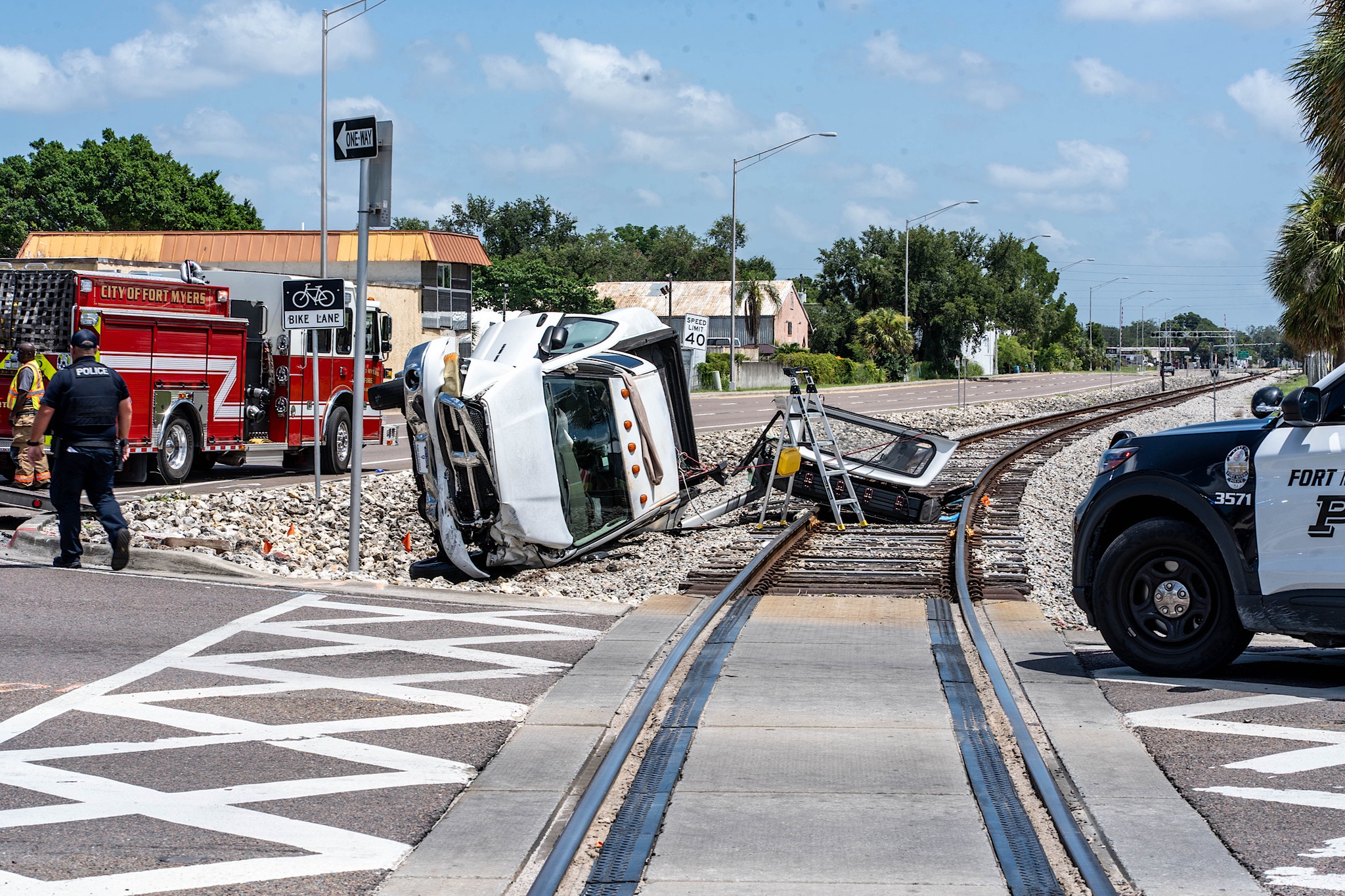 🚨 ROLLOVER CRASH | FORT MYERS... - UC Breaking News - SWFL | Facebook
