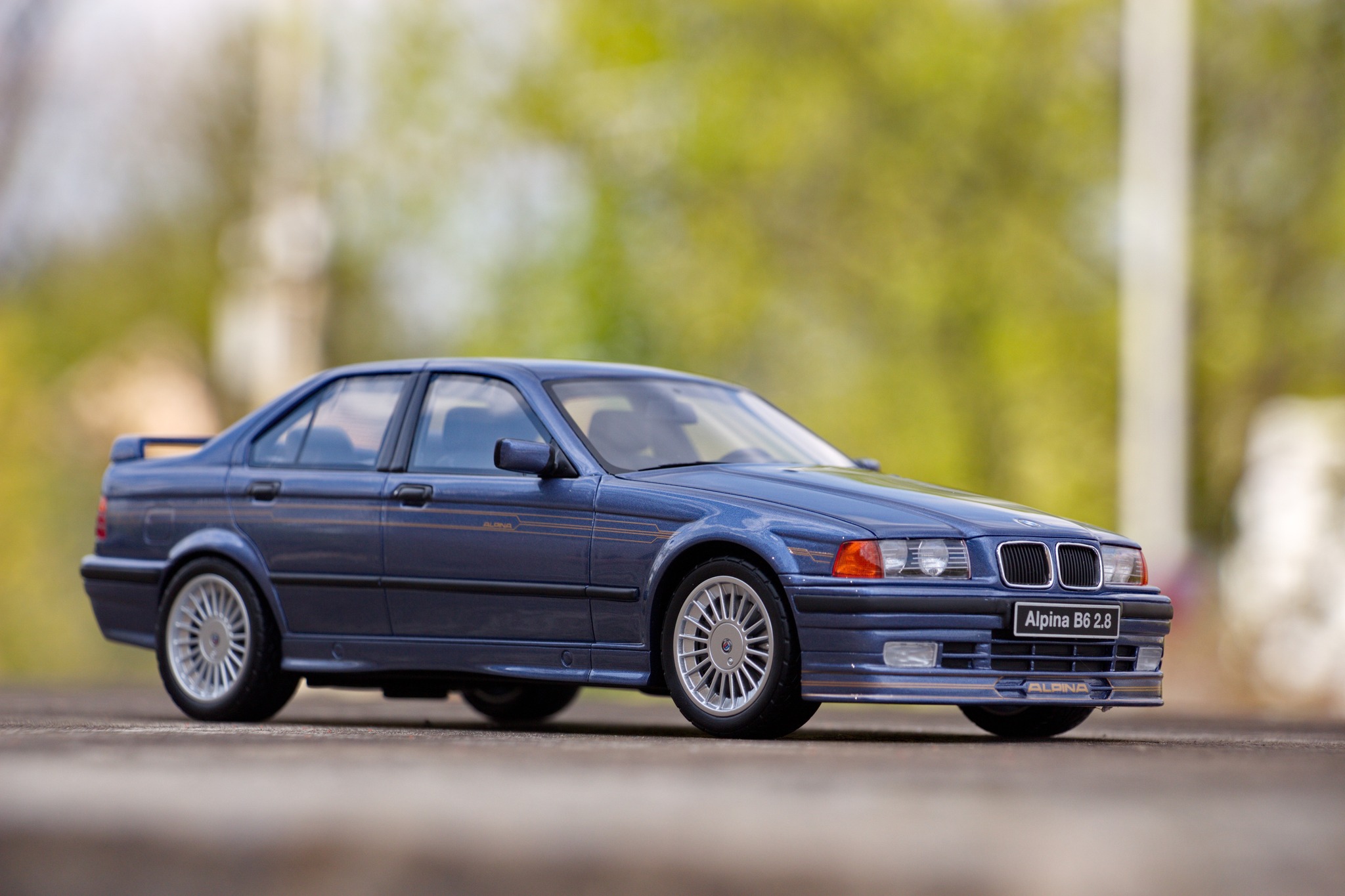 BMW Alpina B6 2.8 Alpina Blue Metallic 1992 - Ottomobile / 1:18 