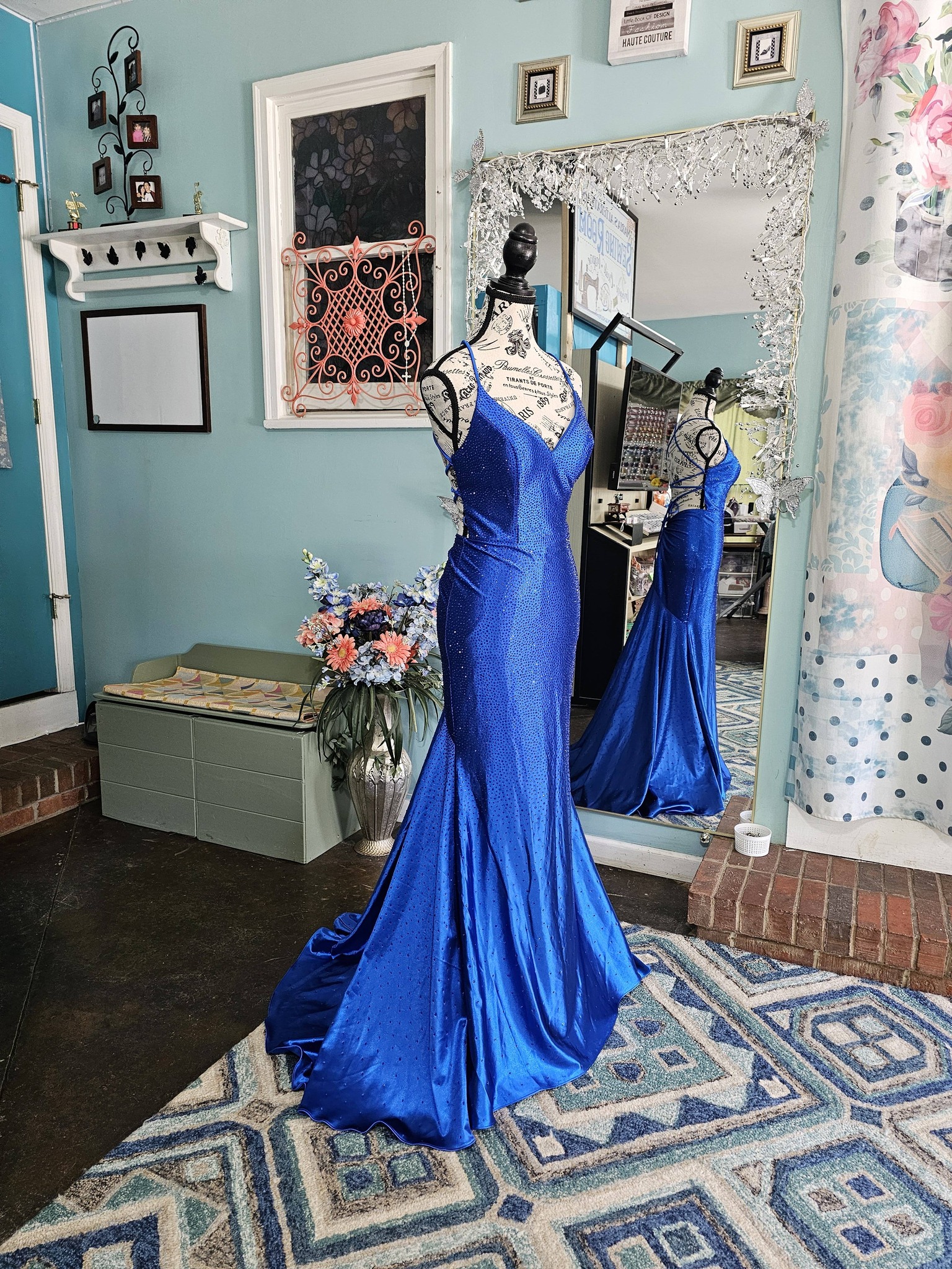 Hello my beautiful people! Prom season has arrived once again!! If you, or anyone you know, needs alterations on their prom attire, please reach out to me. Please also help me reach