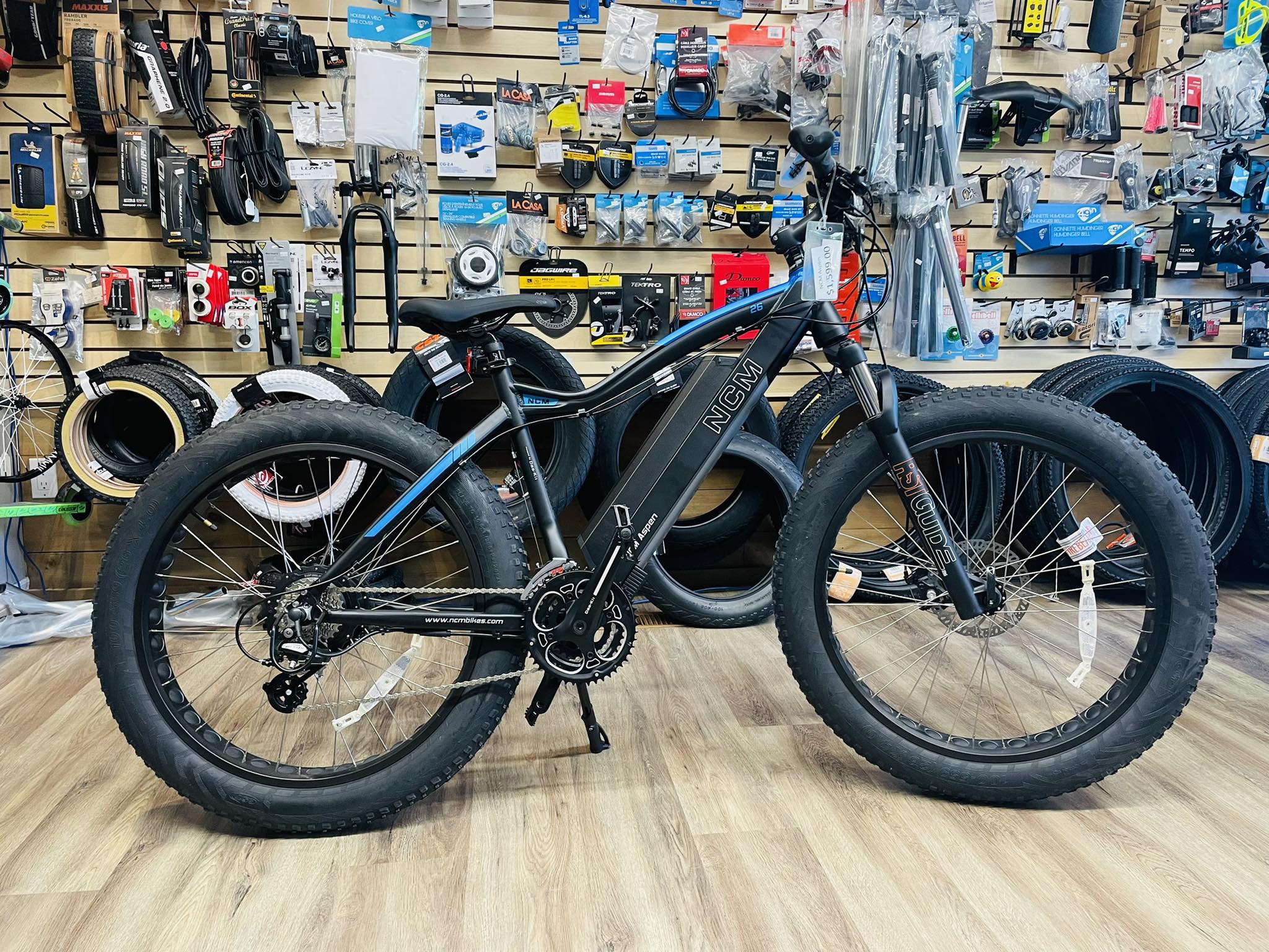 chituma electric bicycles Momentum Cito E+ and range. Ncm Fat Bike NCM Aspen