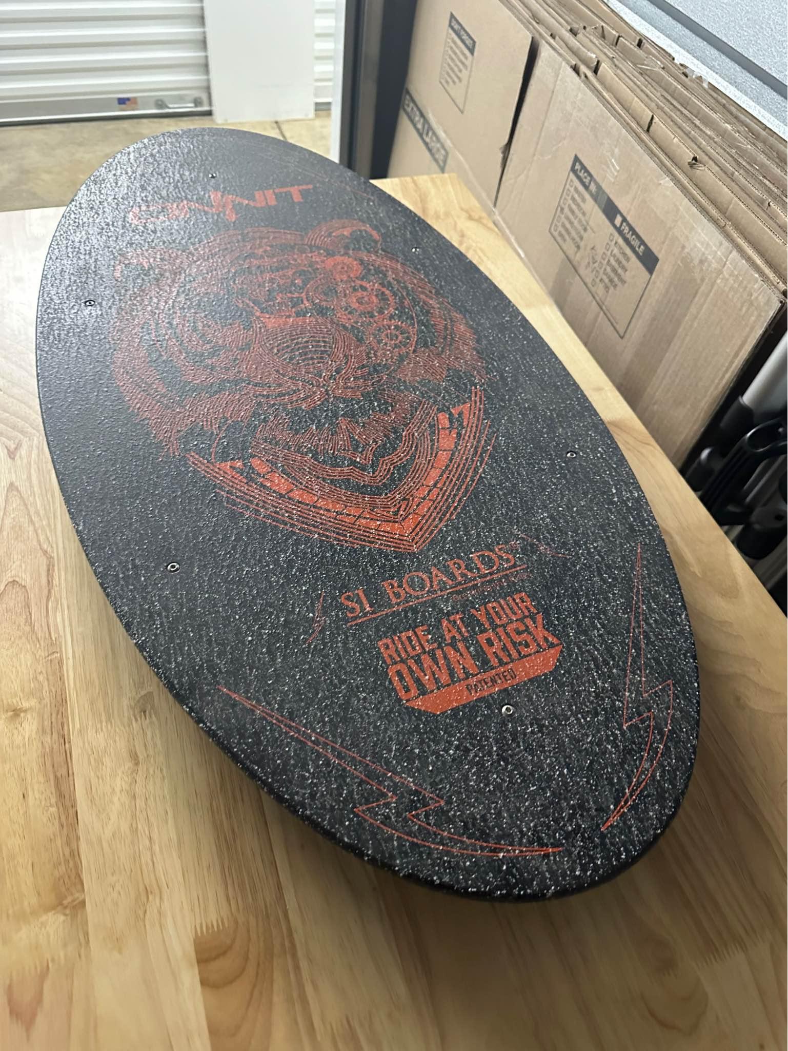 The Goofboard Classic balance board model simulates riding down