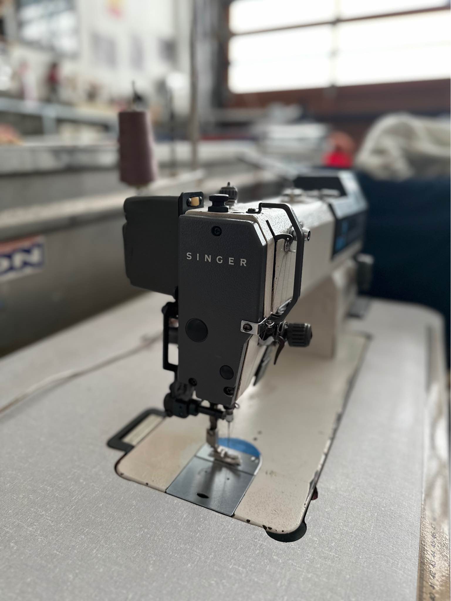 Singer 691 industrial straight stitch sewing machine - Sewing Machines ...