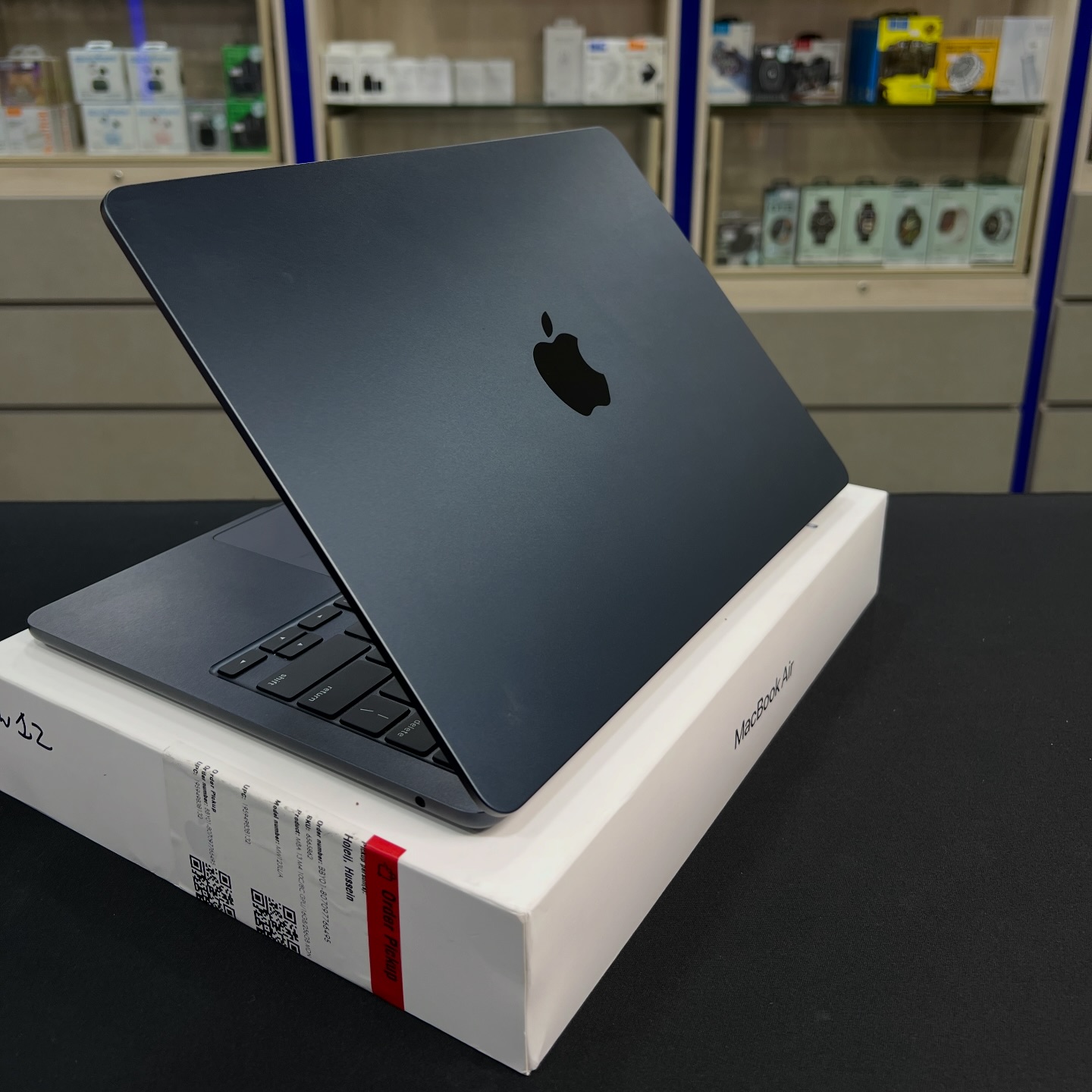 Open Box MacBook Air M4 13.6 Inch Midnight like new: - M4 Chip 