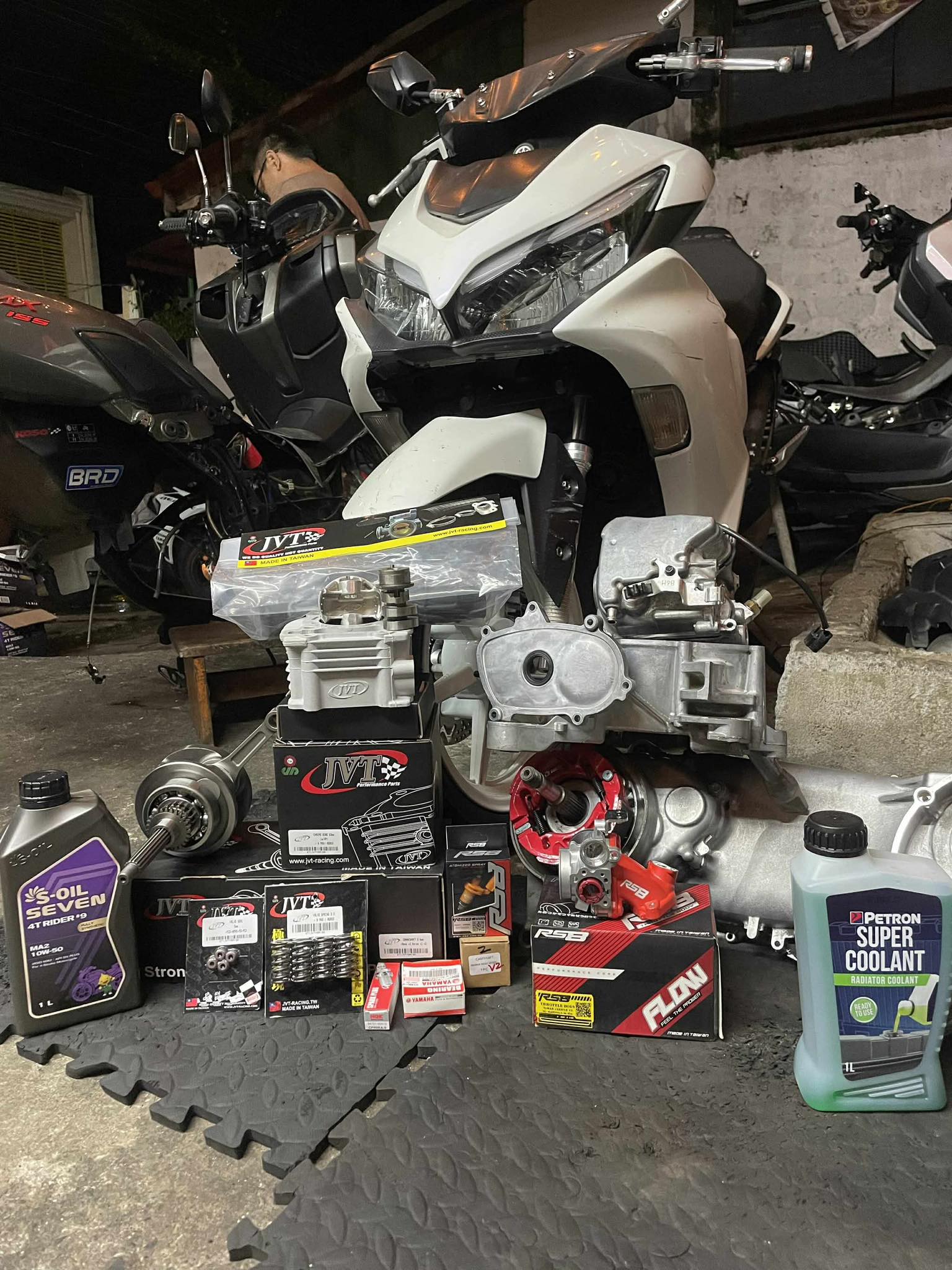 Tonspecs - Not 1 but 2… another build tonight! 194cc basic touring set ...
