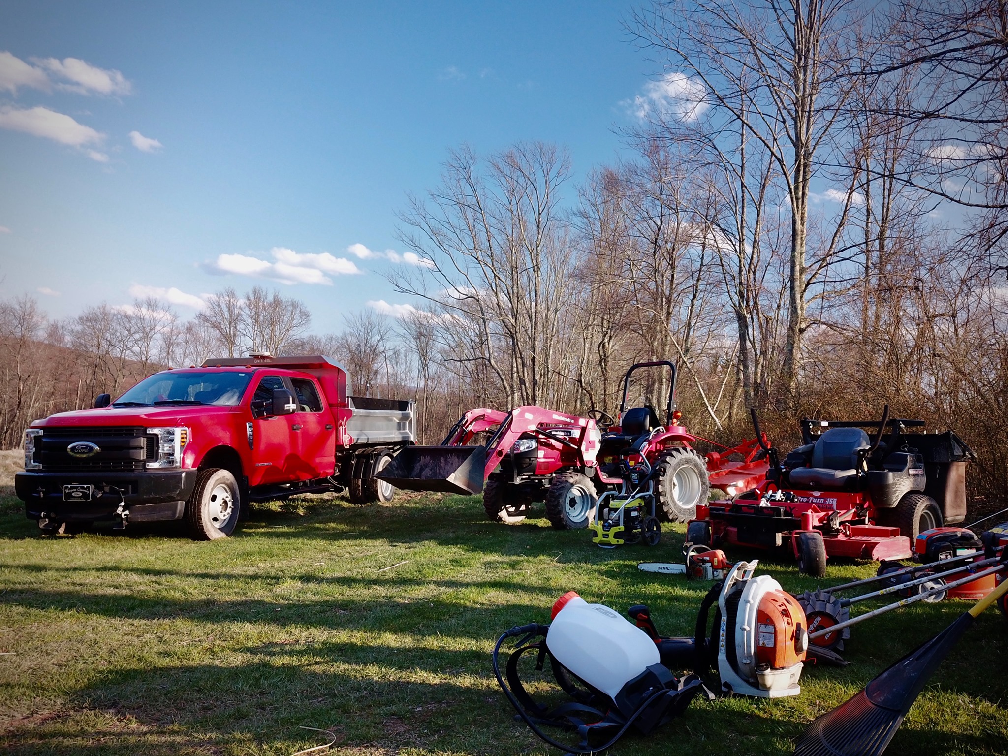 The fleet! 🍁🍃🌱🌳 #timsoutdoor... - Tim's Outdoor Services | Facebook
