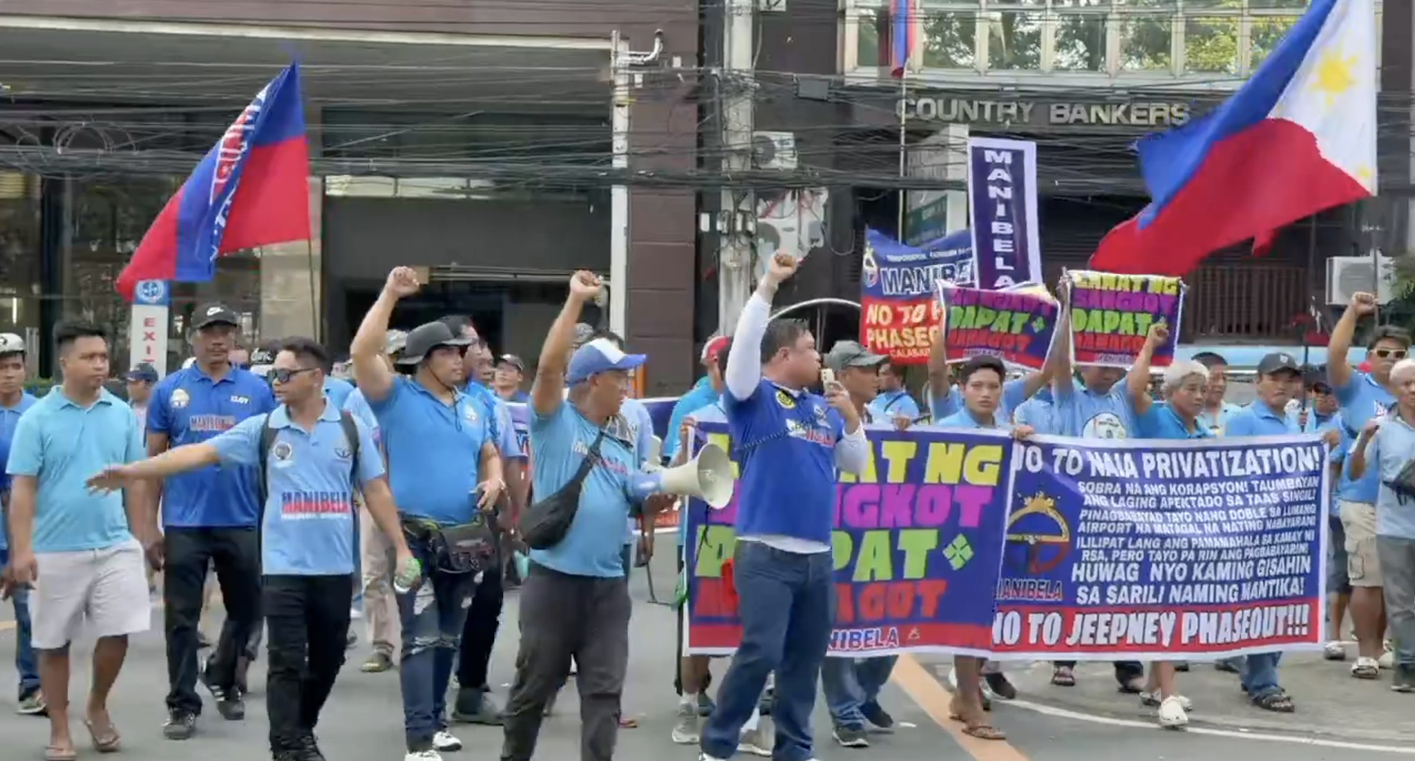 Philippine - ‘‘DI KAMI BAYAD’ Transport group Manibela marches along ...