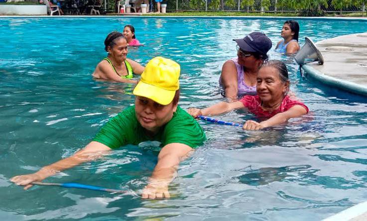 Pesas De Piscina De Espuma EVA Para Aeróbicos Acuáticos | Mancuernas Ligeras De 220 G | Ejercicio De Fuerza Para Natación Y Spa | Apto Para Niños, Adultos Y Mayores