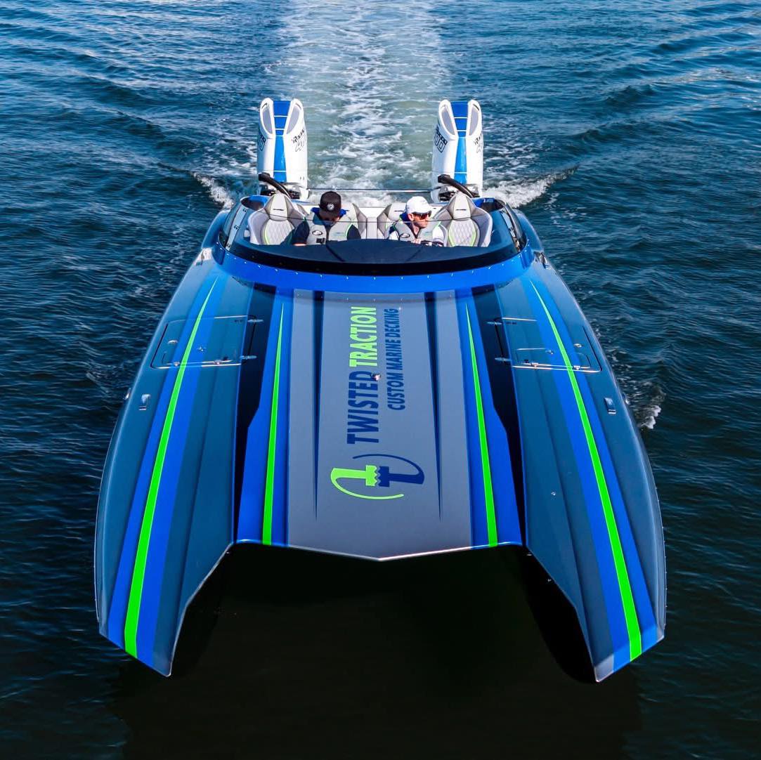 BoatStars - The JBS Offshore Racing Team making final preparations to ...