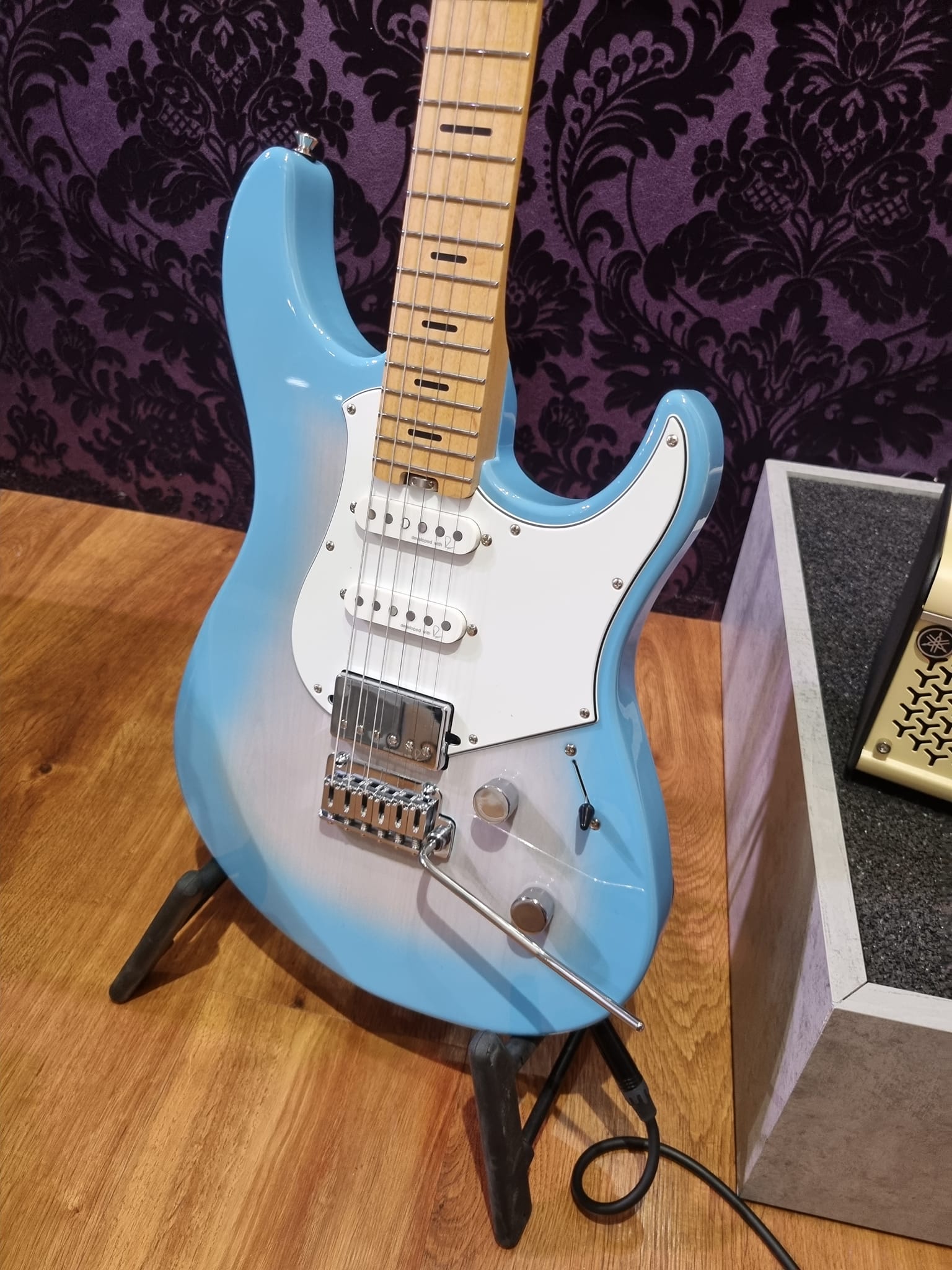Yamaha Pacifica 821-D electric guitar review