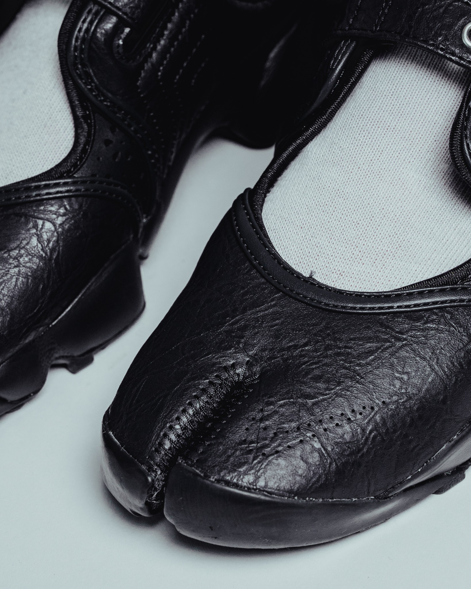 Y2K energy, turned all the way up. The Nike Air Rift returns with 
