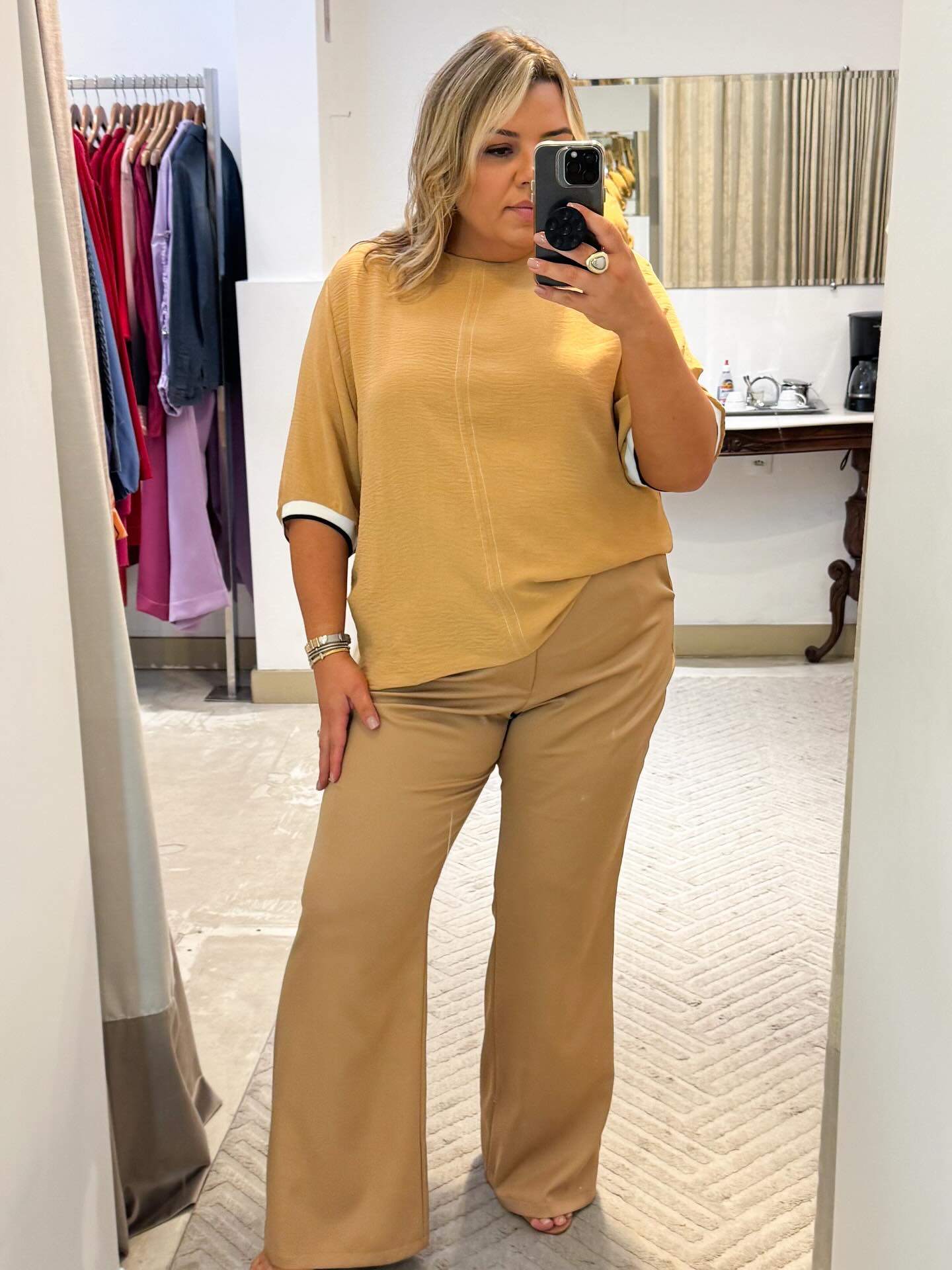 Etc - O poder do monocromático! 😍 Um look composto por uma única cor ...