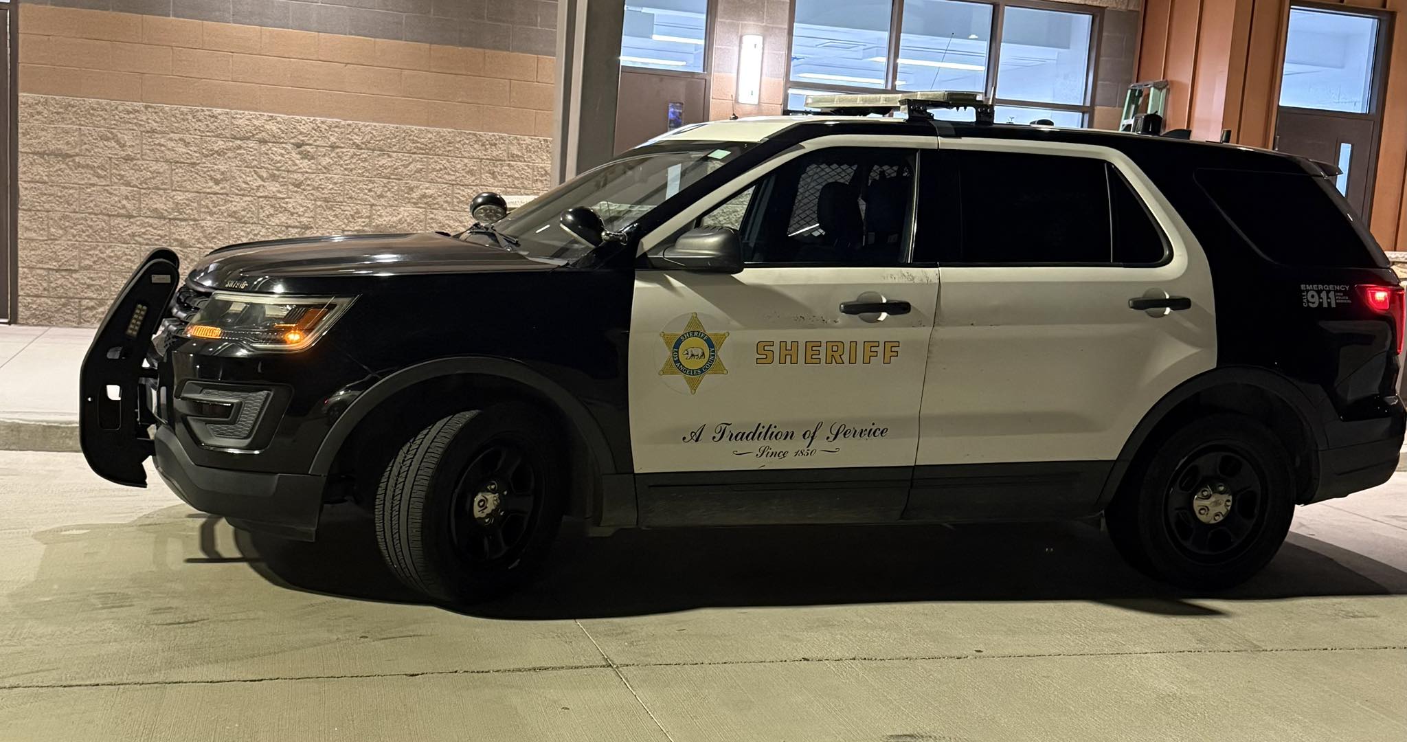 Santa - 🚨Felony Theft Arrest at Mall 🚨 On Monday night, deputies ...