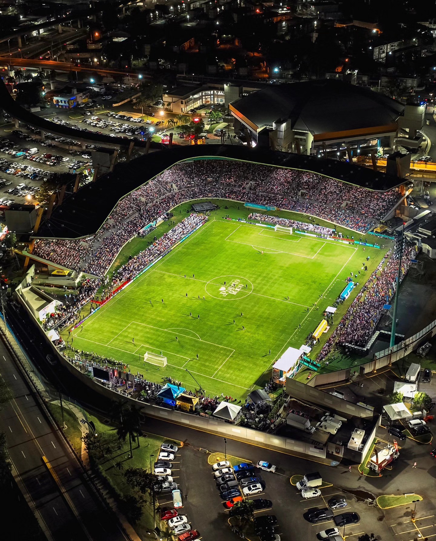 Callejeandopr - 🔥 Así lucía el Estadio Juan Ramón Loubriel... | Facebook