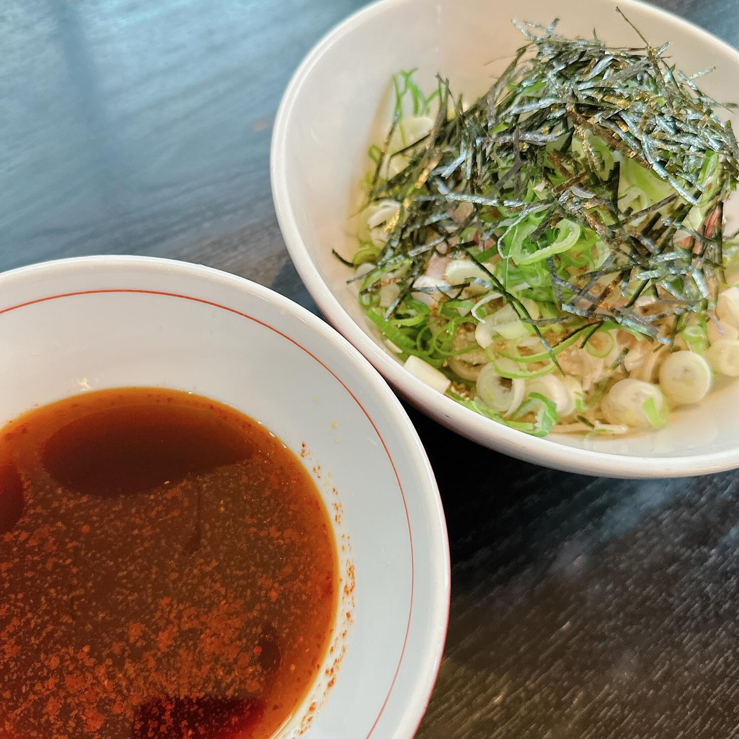 拉麺ろはん - もりろはんｼﾘｰｽﾞ 冷たいラー油そば(生玉子付き)の楽しみかた もりろはんｼﾘｰｽﾞとは... | Facebook
