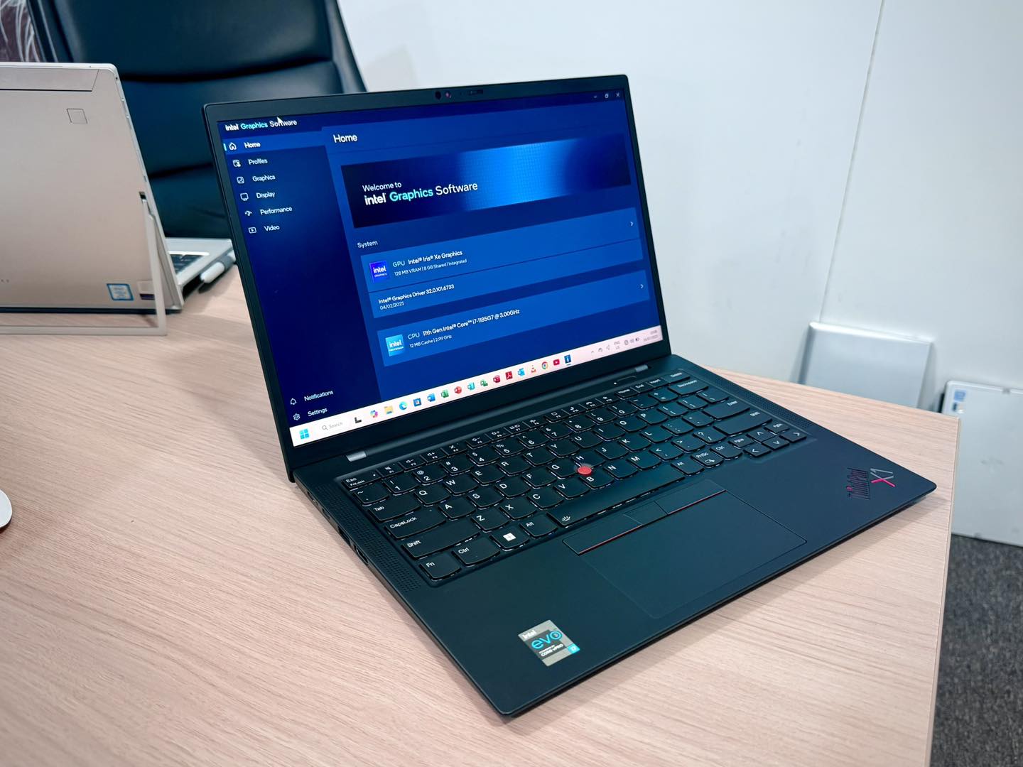 Lenovo ThinkPad X1 Carbon Gen9 Core i7-1185G7 11th Gen 3.0GHz 
