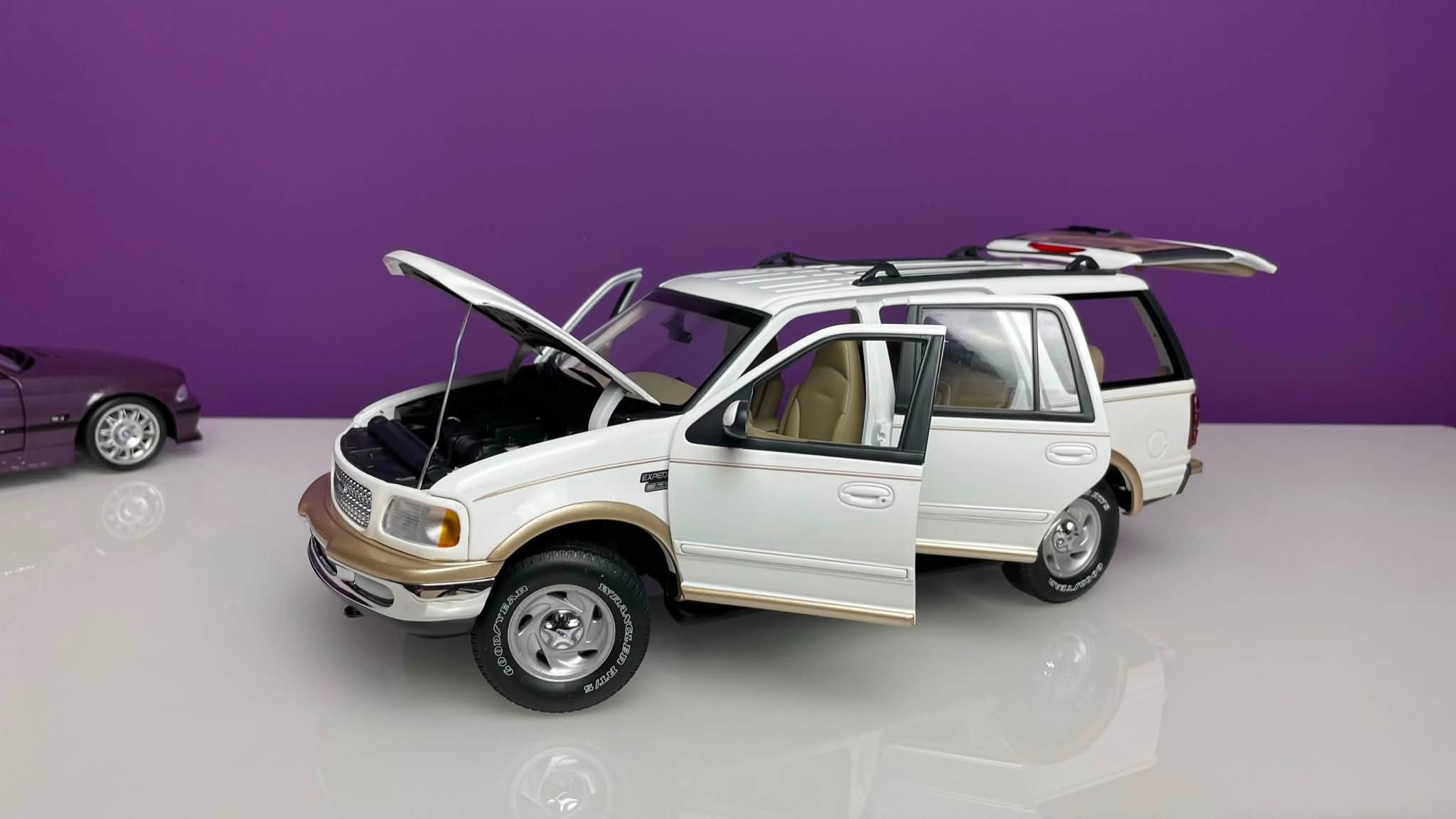 Ford Expedition Eddie Bauer by UT Models 1:18 scale