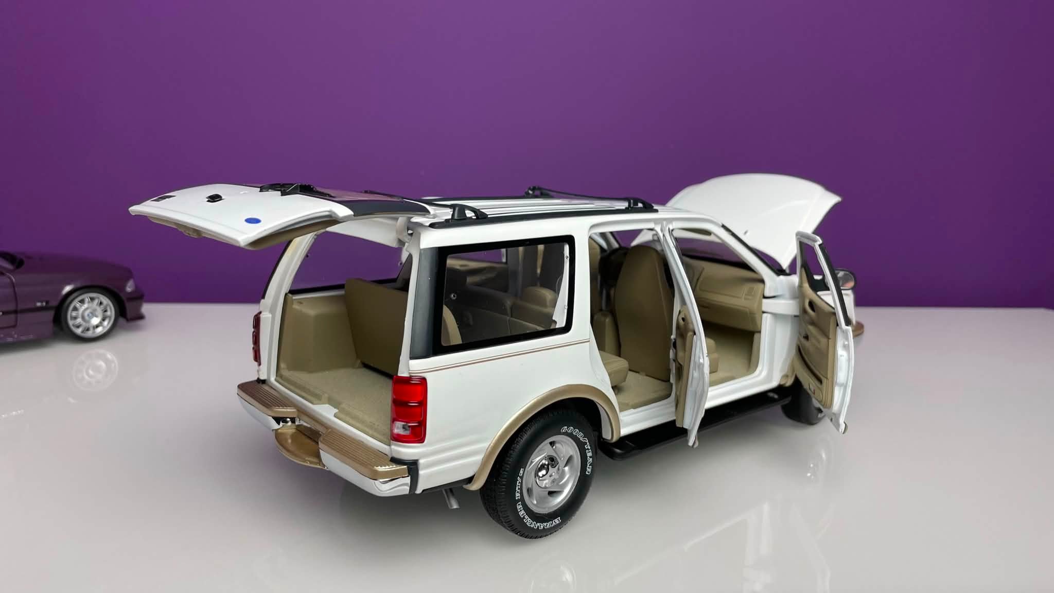 Ford Expedition Eddie Bauer by UT Models 1:18 scale