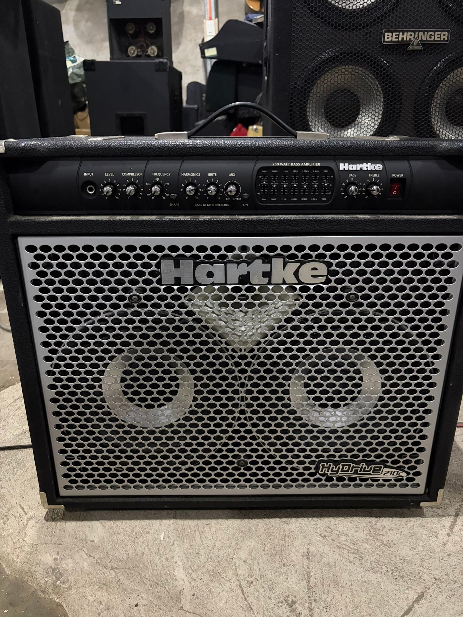 Hartke hydrive 210c Bass Amp 250 watts 110 volts Message sa price