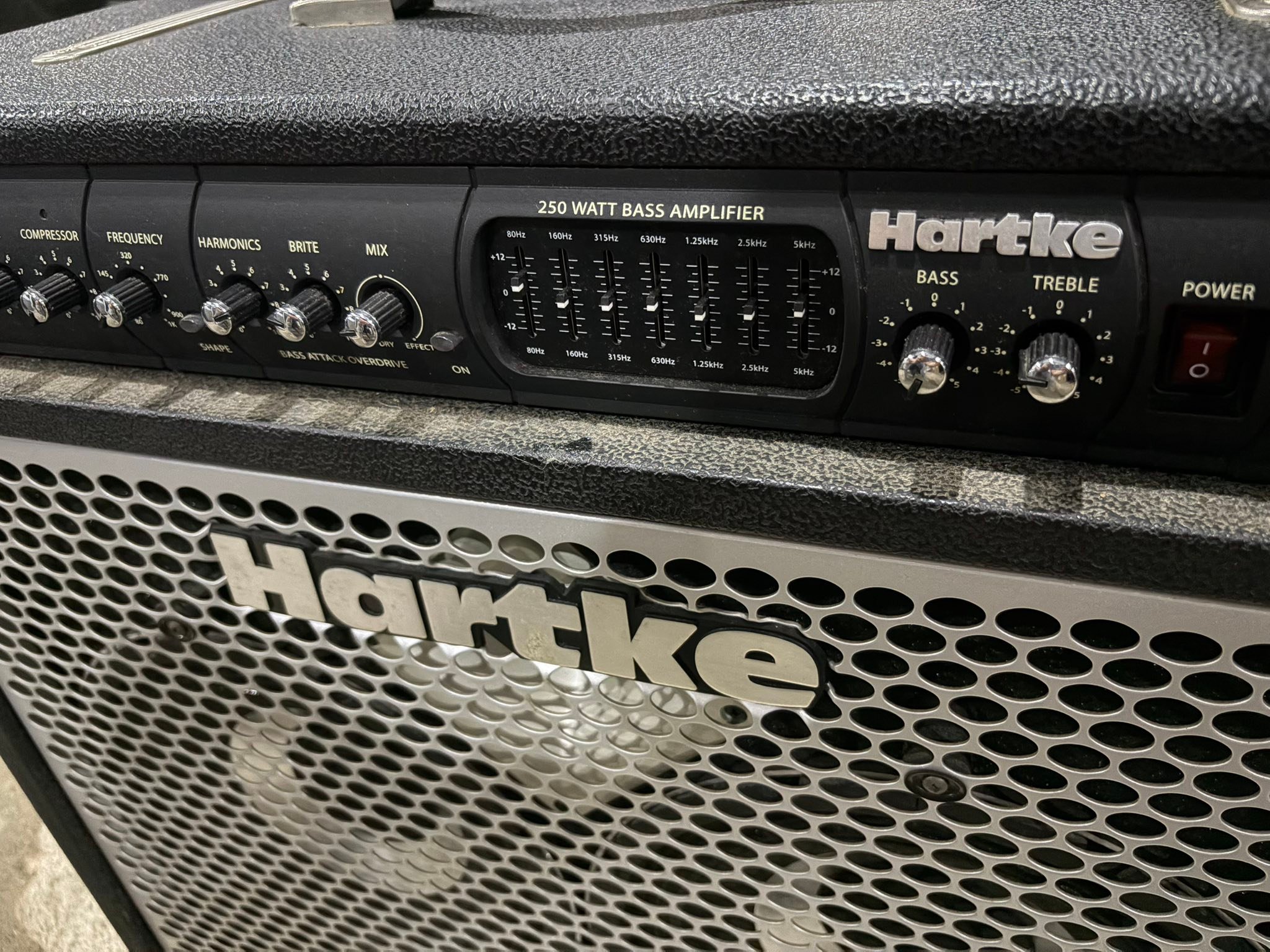 Hartke hydrive 210c Bass Amp 250 watts 110 volts Message sa price