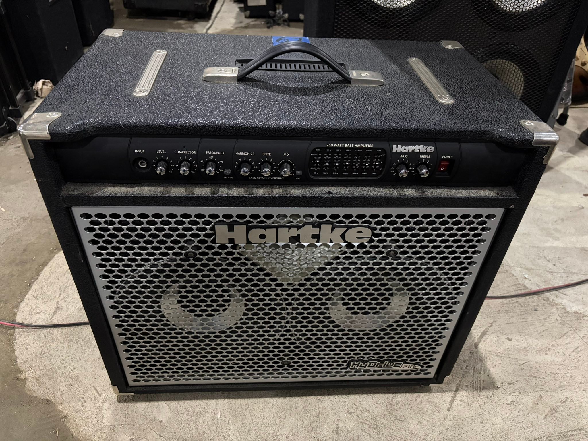 Hartke hydrive 210c Bass Amp 250 watts 110 volts Message sa price