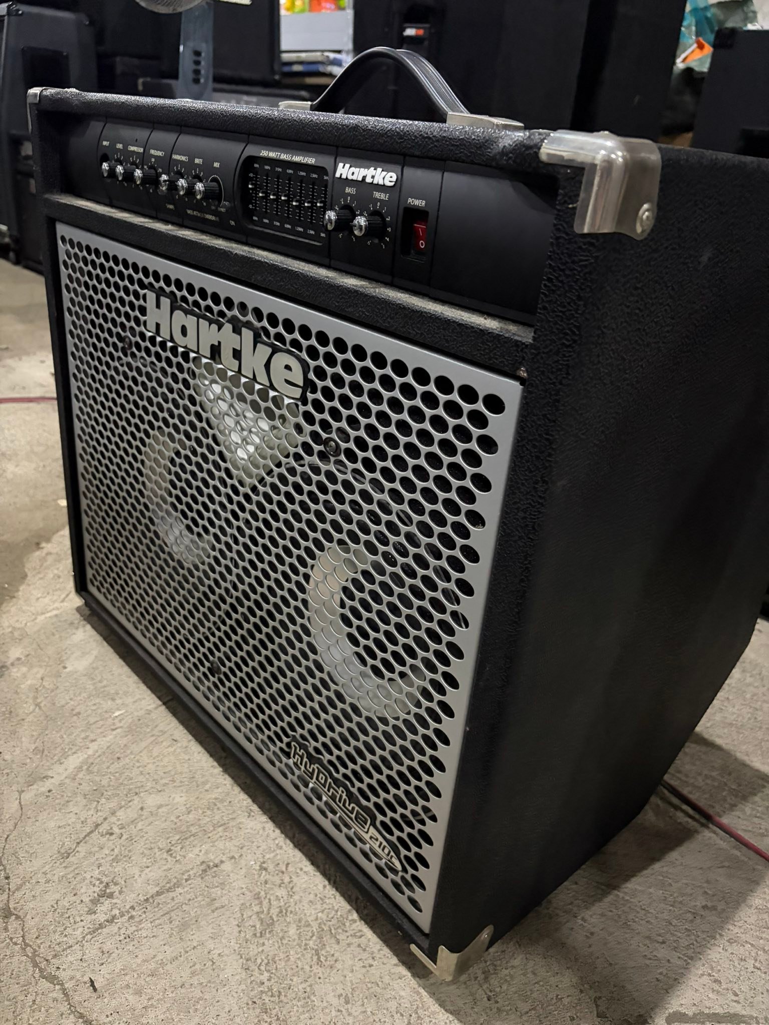 Hartke hydrive 210c Bass Amp 250 watts 110 volts Message sa price