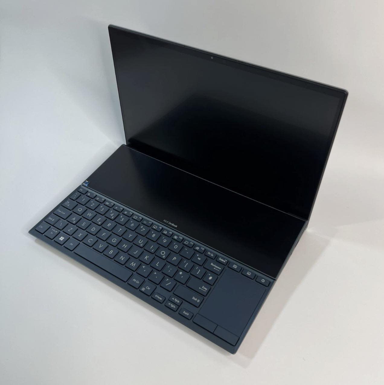 Hello everyone I have windows 11 zenbook duo 14inch i7 which as 
