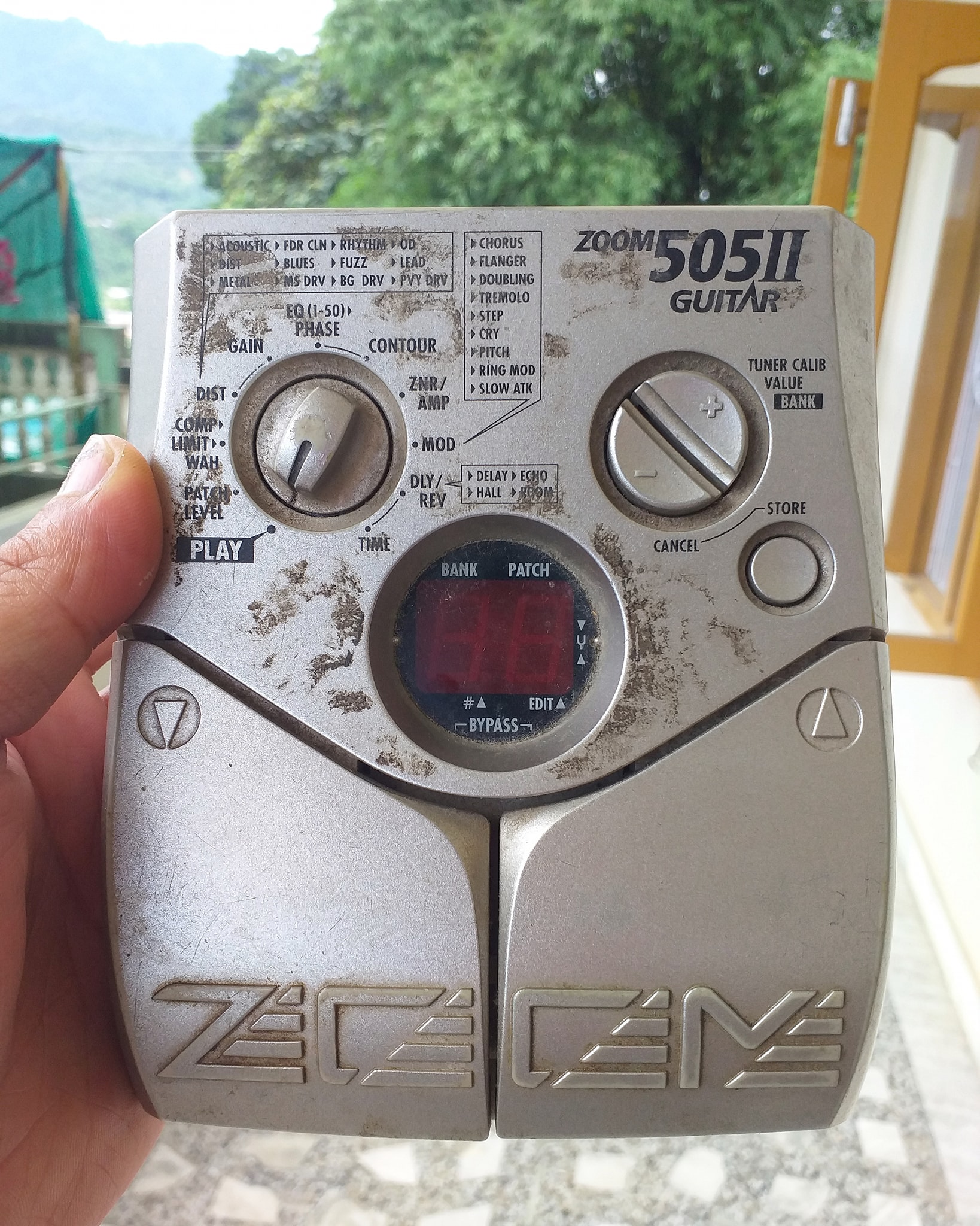 Anyone have a working Zoom 9002? I have two: they both power up
