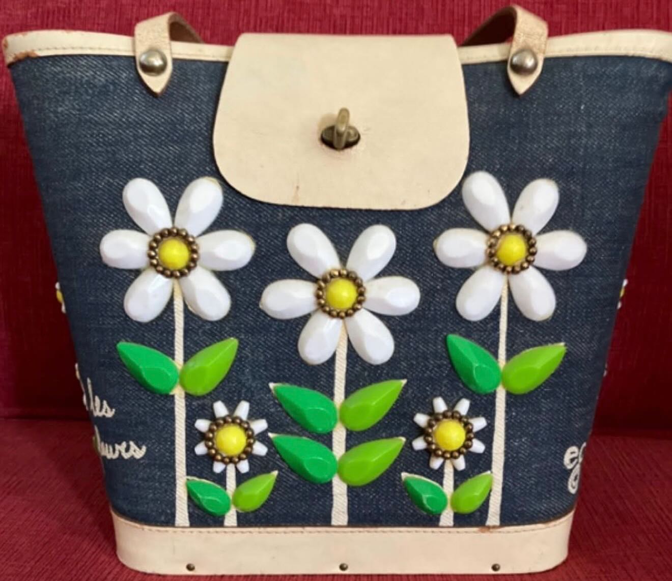 This 1970s Enid Collins bag is DELIGHTFUL 💛