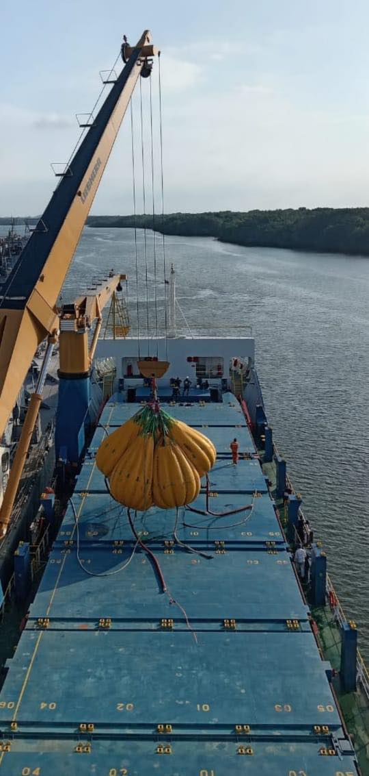 ⚓️Transportes Navieros... - Radio Encantada Galápagos | Facebook
