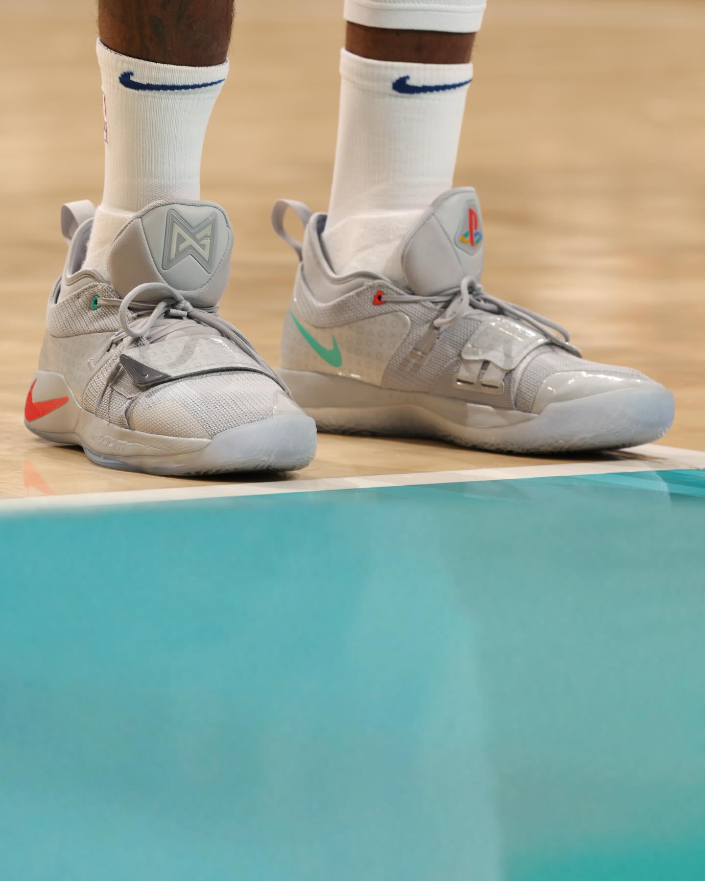 Paul George laced up the “Wolf Grey” Playstation x Nike PG 2.5
