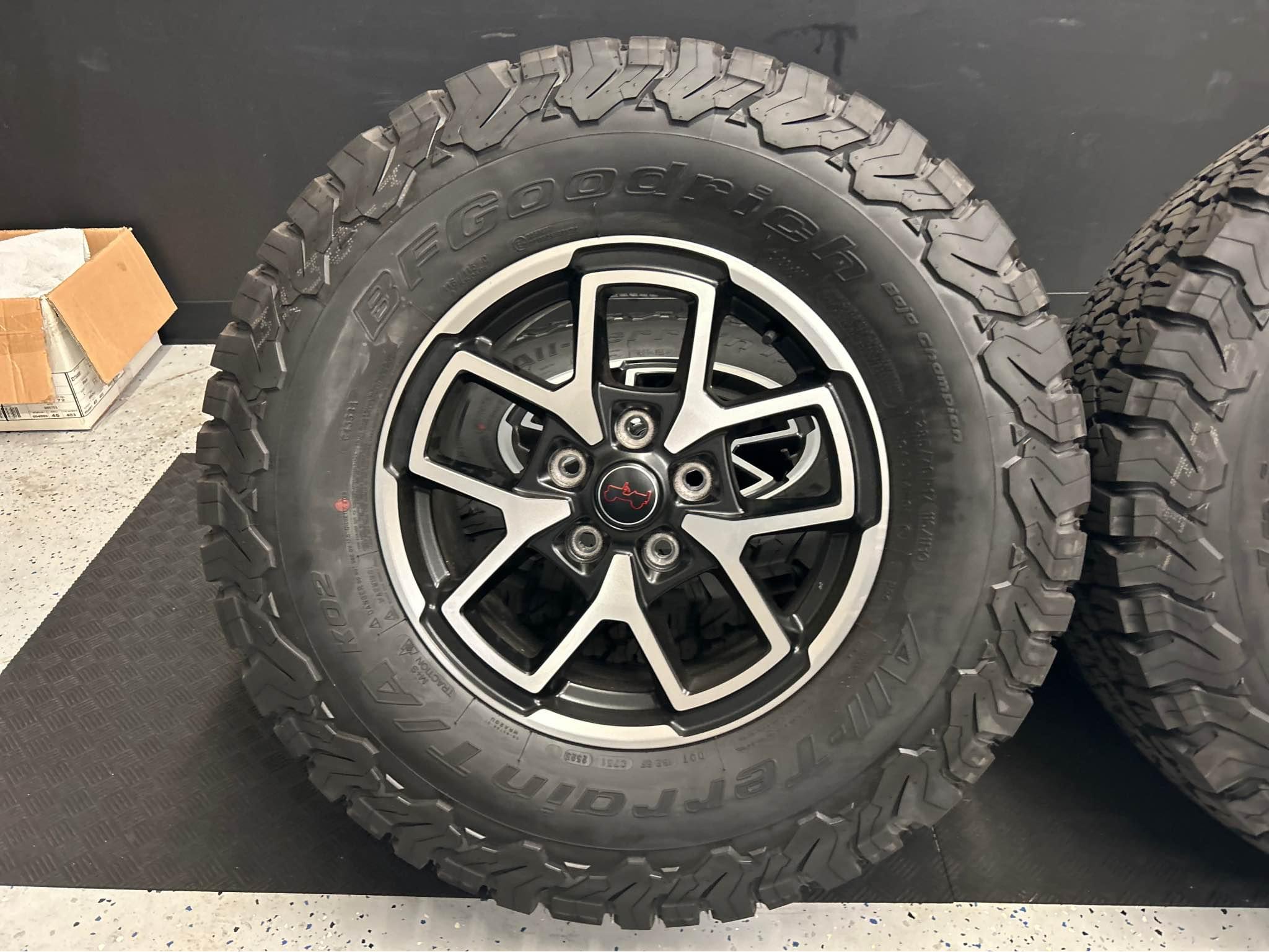 33” BRAND NEW OEM JEEP RUBICON WRANGLER OR GLADIATOR TAKE OFF SET ...