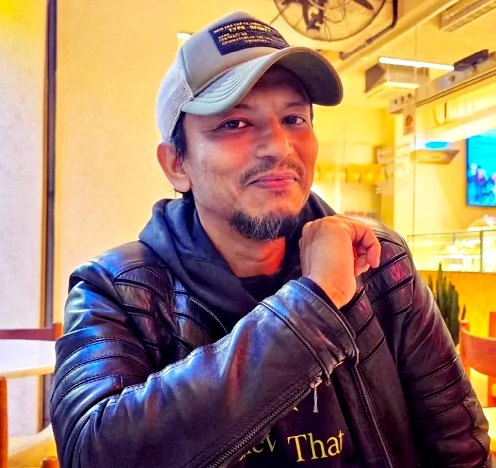 光明日報 - 大马摇滚歌手法依萨达希尔曾参为华晨宇的《国王与乞丐》作曲，就连天后邓紫棋的《倒流时间》亦改编自他创作的马来歌曲《X ...