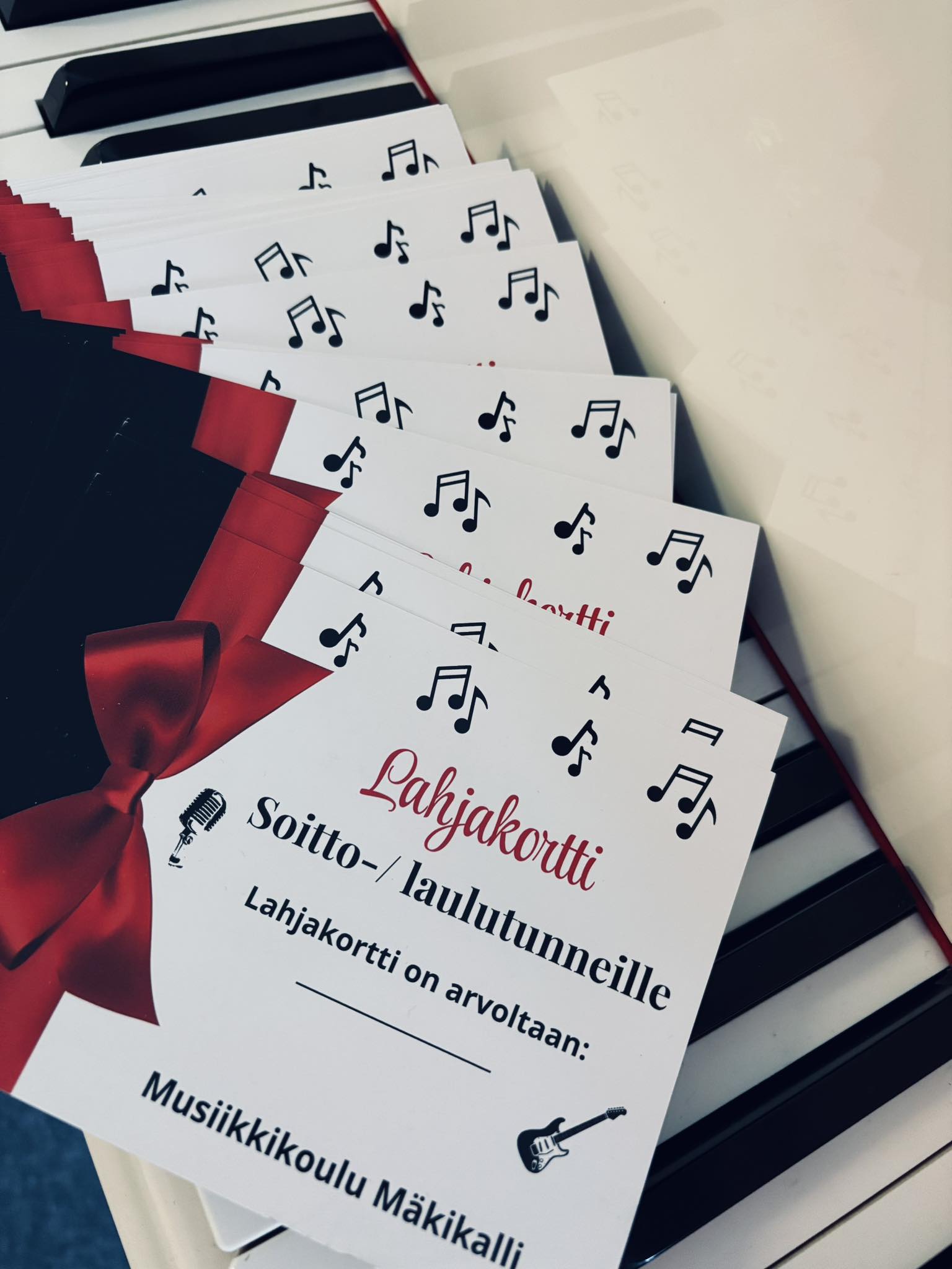 musiikkikoulu-lahjakortit-soitto-ja-laulutunneille-voit-noutaa