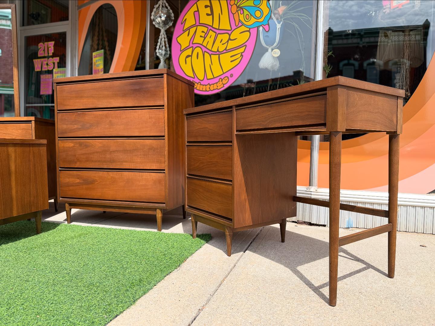 Broyhill “Pacemaker” 5 Piece Bedroom Set • walnut throughout with