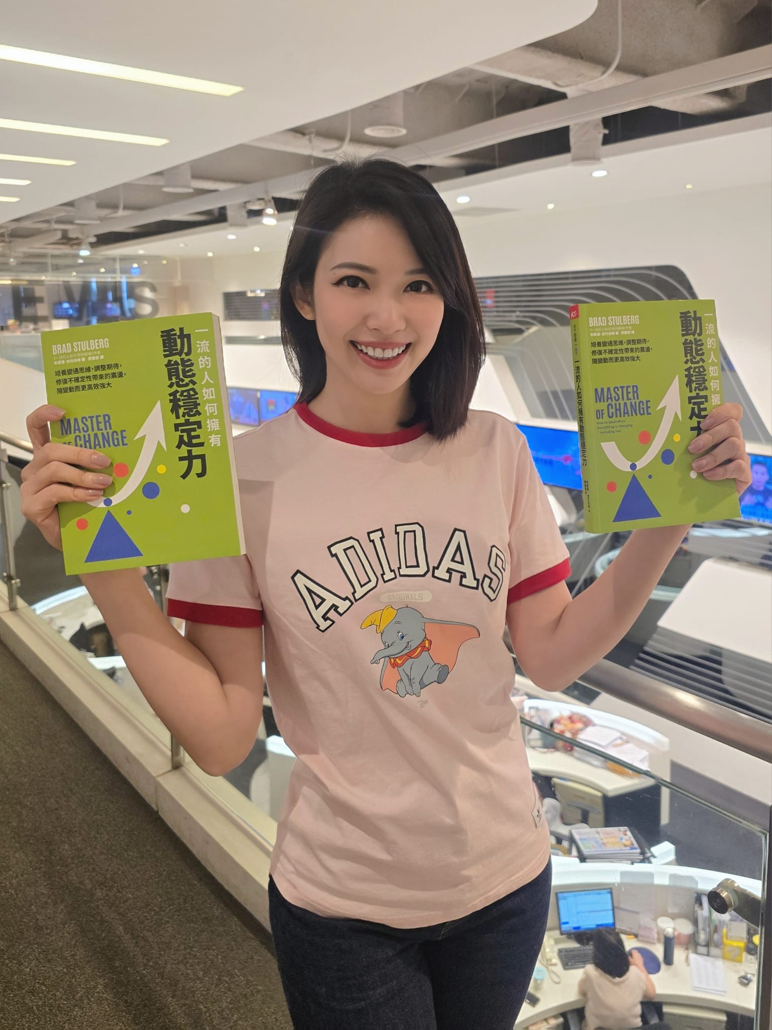 劉宸希主播 Jasmine - 看到讀書會po文大家一定很困惑，難道今天已經11/1了嗎？其實是因為我準備美國總統大選... | Facebook