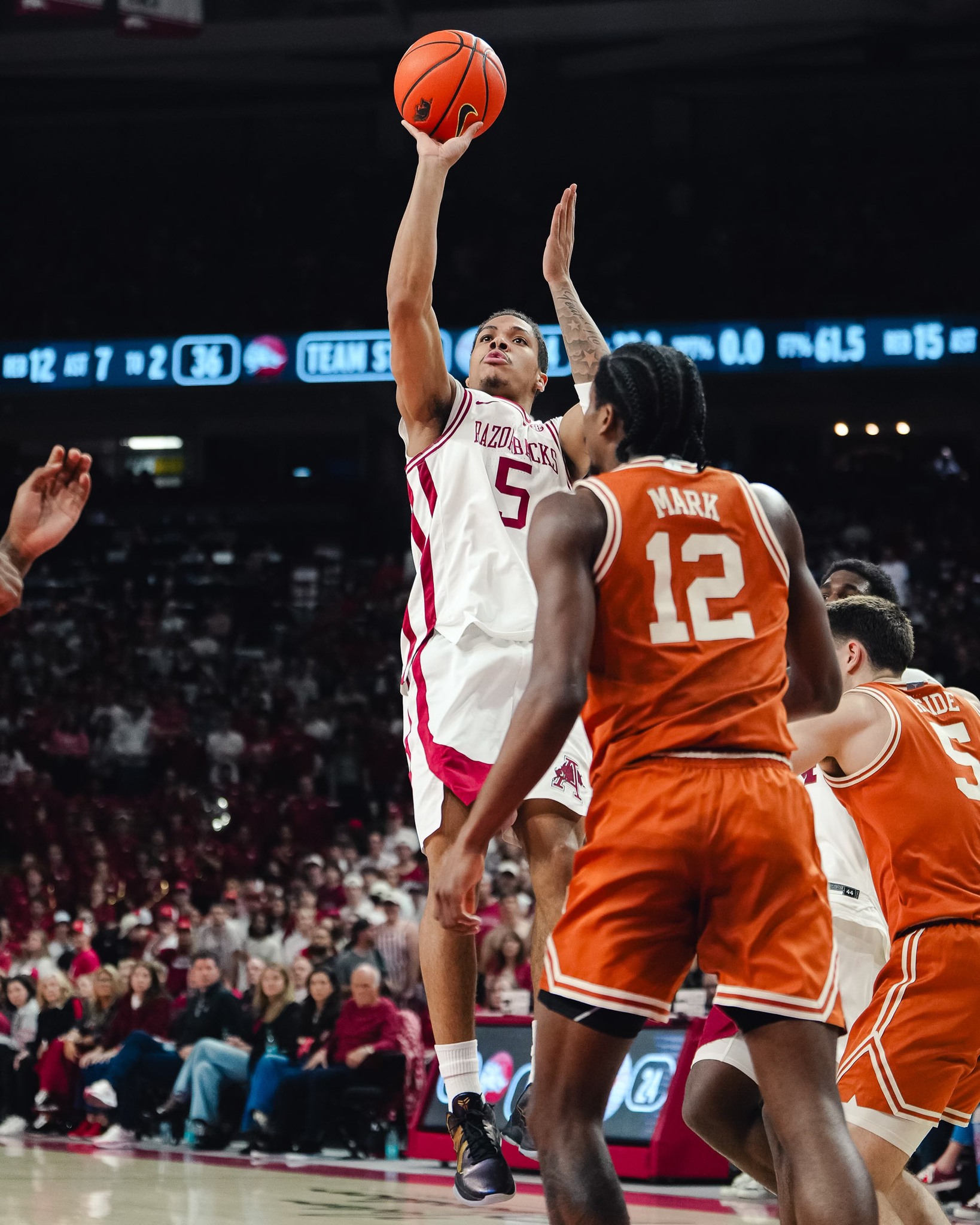 Acuff is COOKING ? 25 points | 13 assists | 3 rebounds