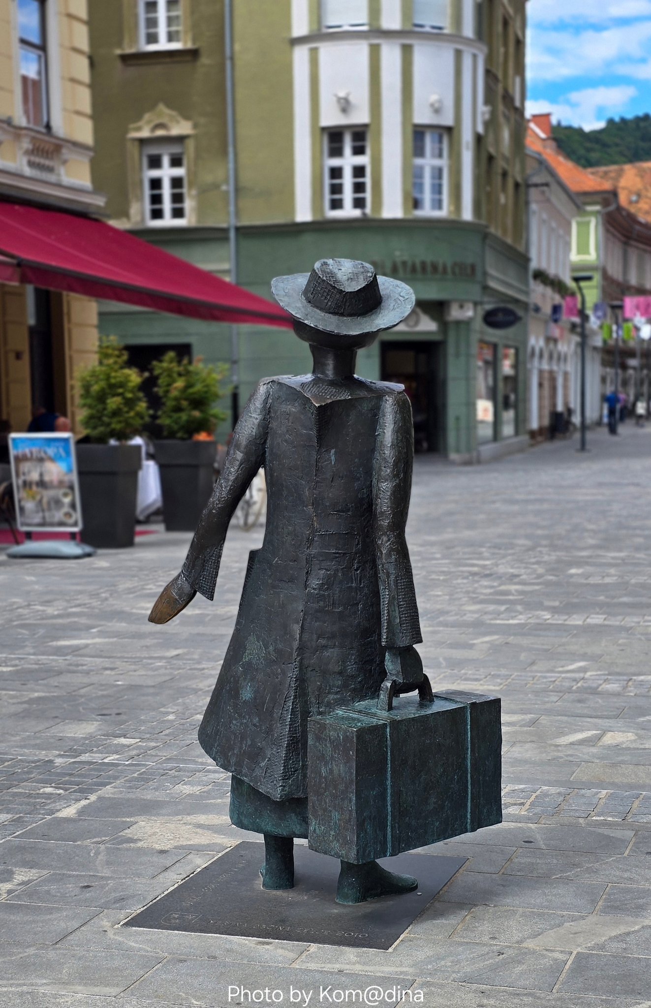 Statue of Alma M. Karlin (1889-1950), globetrotter, writer