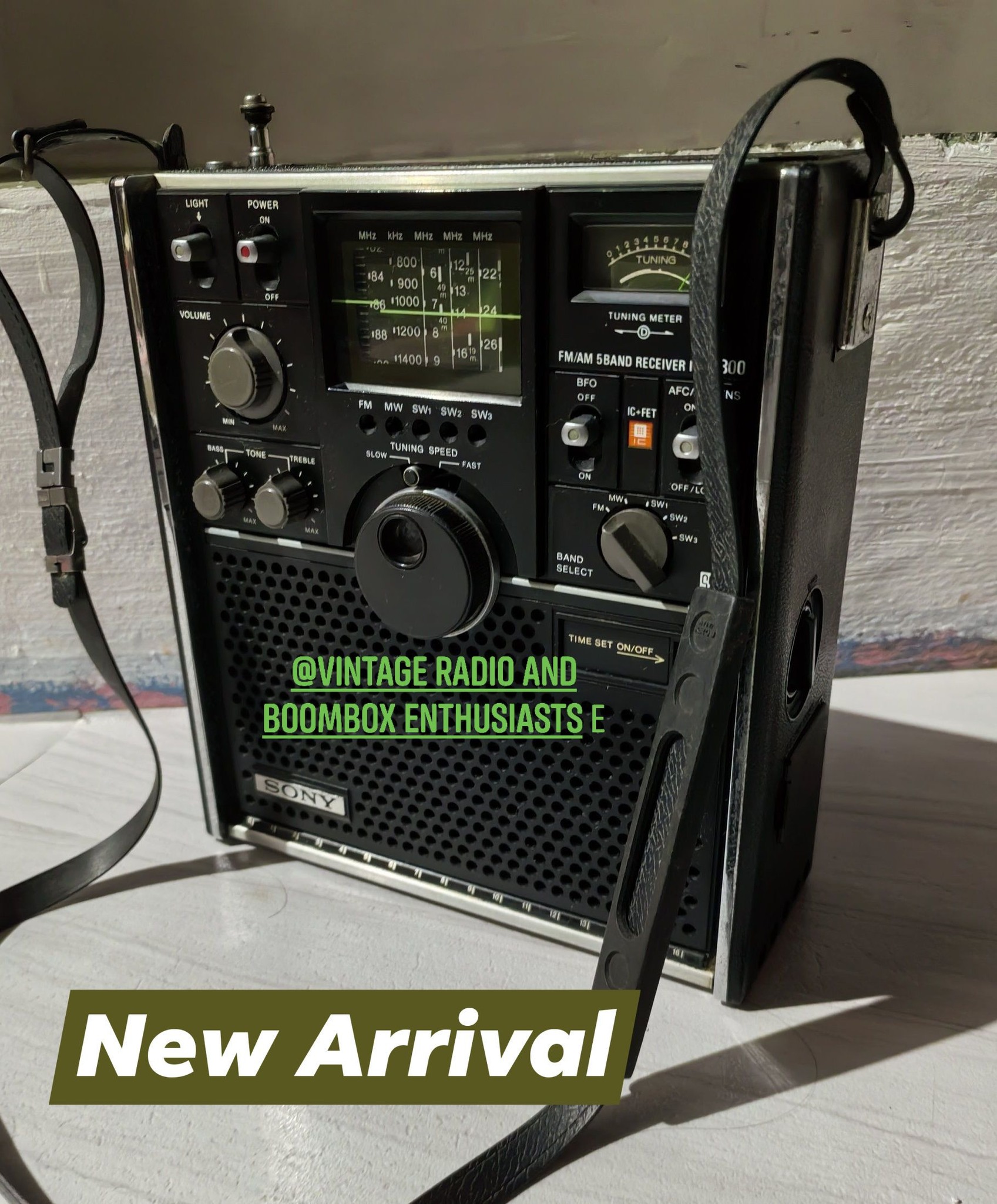 Sony ICF-5450 FM/AM 3-band receiver radio.