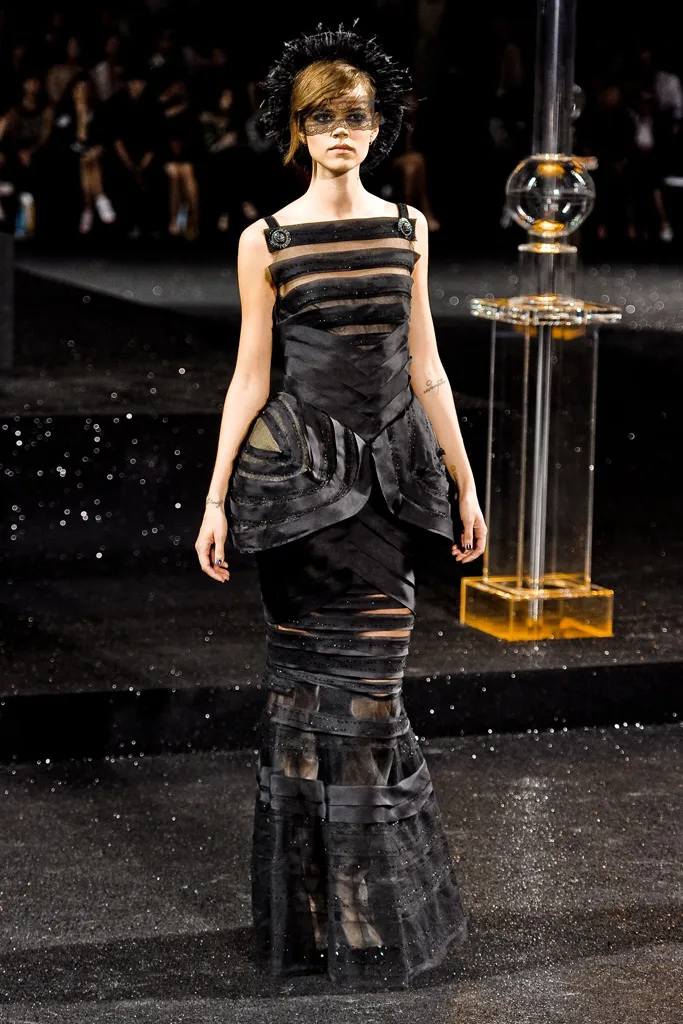 Runway REPLAY: #Chanel Fall 2011 by Karl Lagerfeld If the clothes