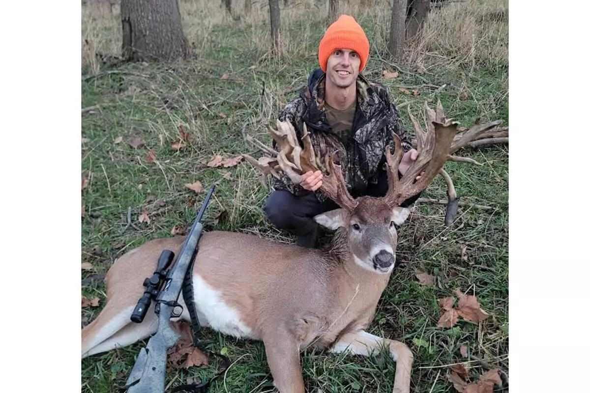 KILLSHOT - Right place. Right time. Wes Nicley was hunting in Illinois ...