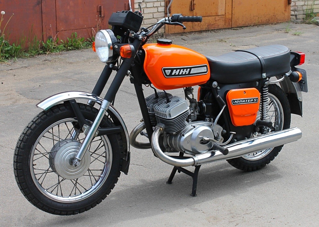 IZH IJ Jupiter modèle K 1973 - Moto Passion - Moto Collection François