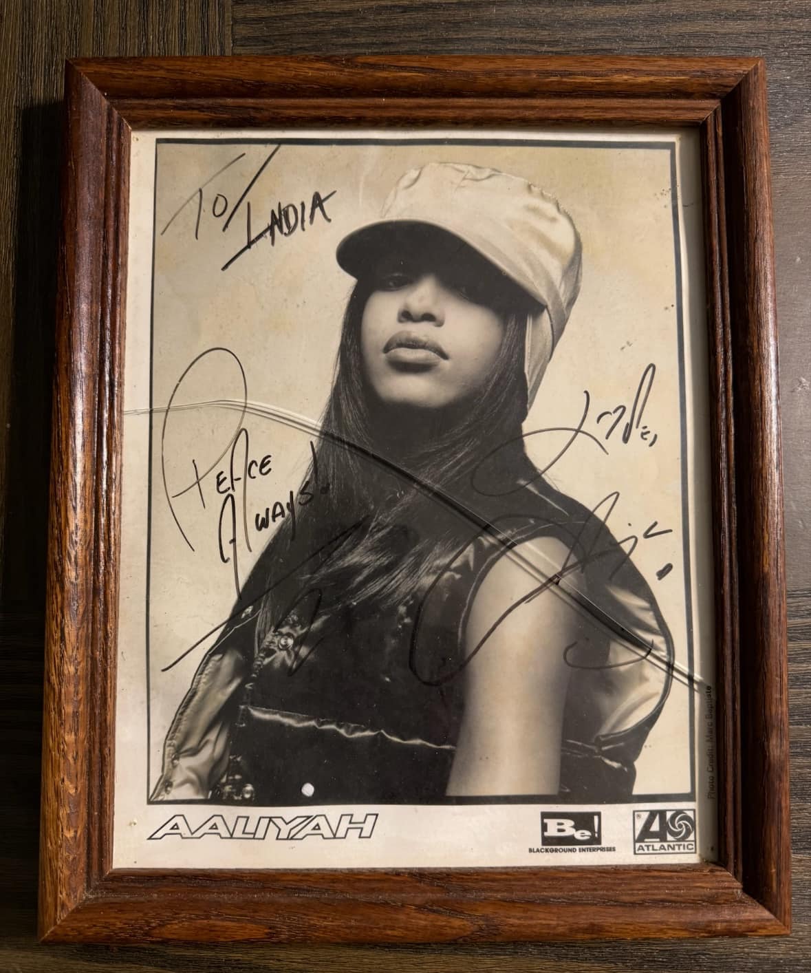 Rare photo from @the_joyful_yelper of Aaliyah taken during an